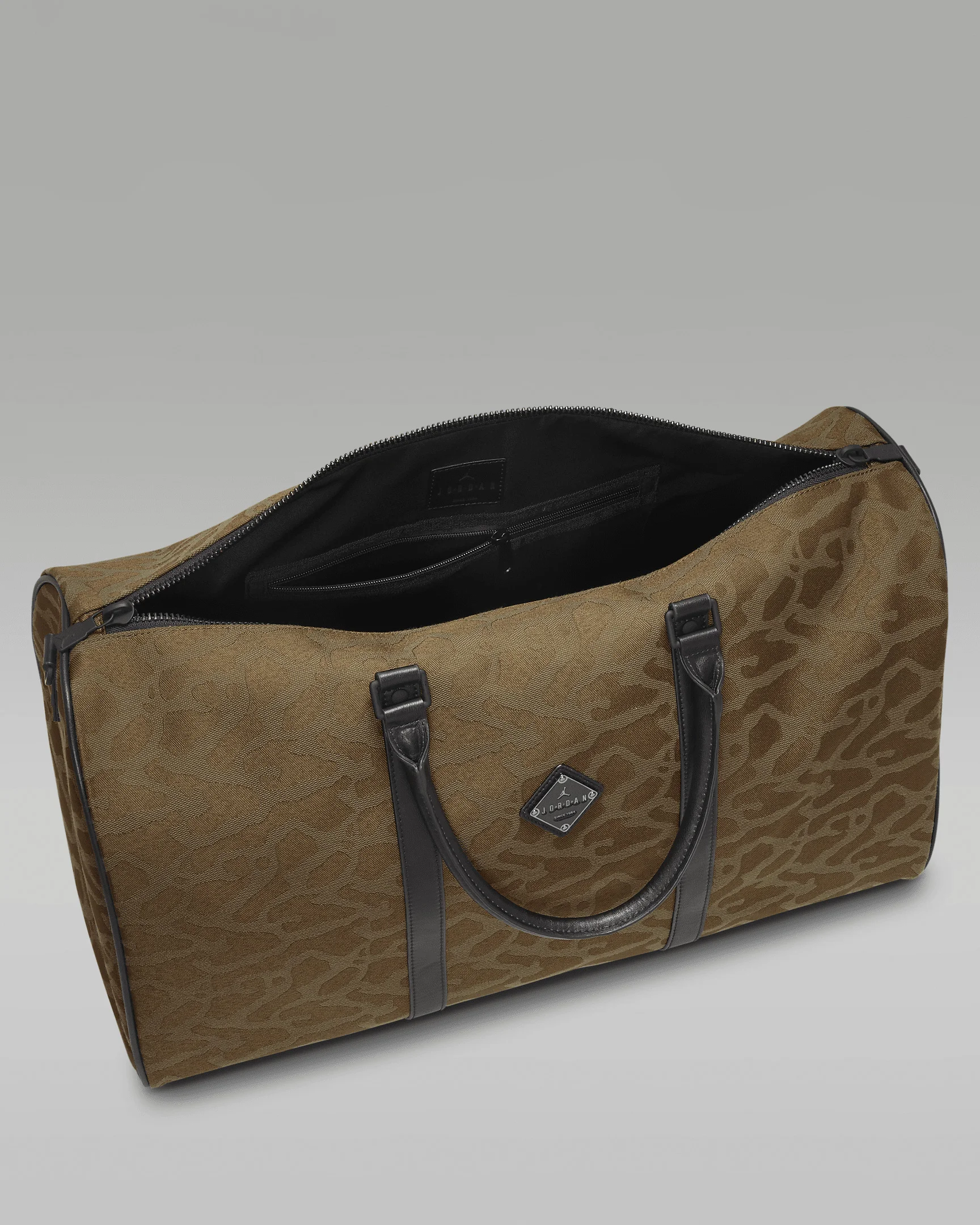 バッグ Jordan Icon Duffle Bag (40L) Jordan Icon Duffel Bag (40L). Nike.com