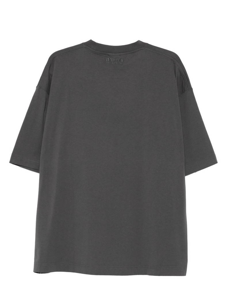 VETEMENTS logo-motif T-shirt outlook