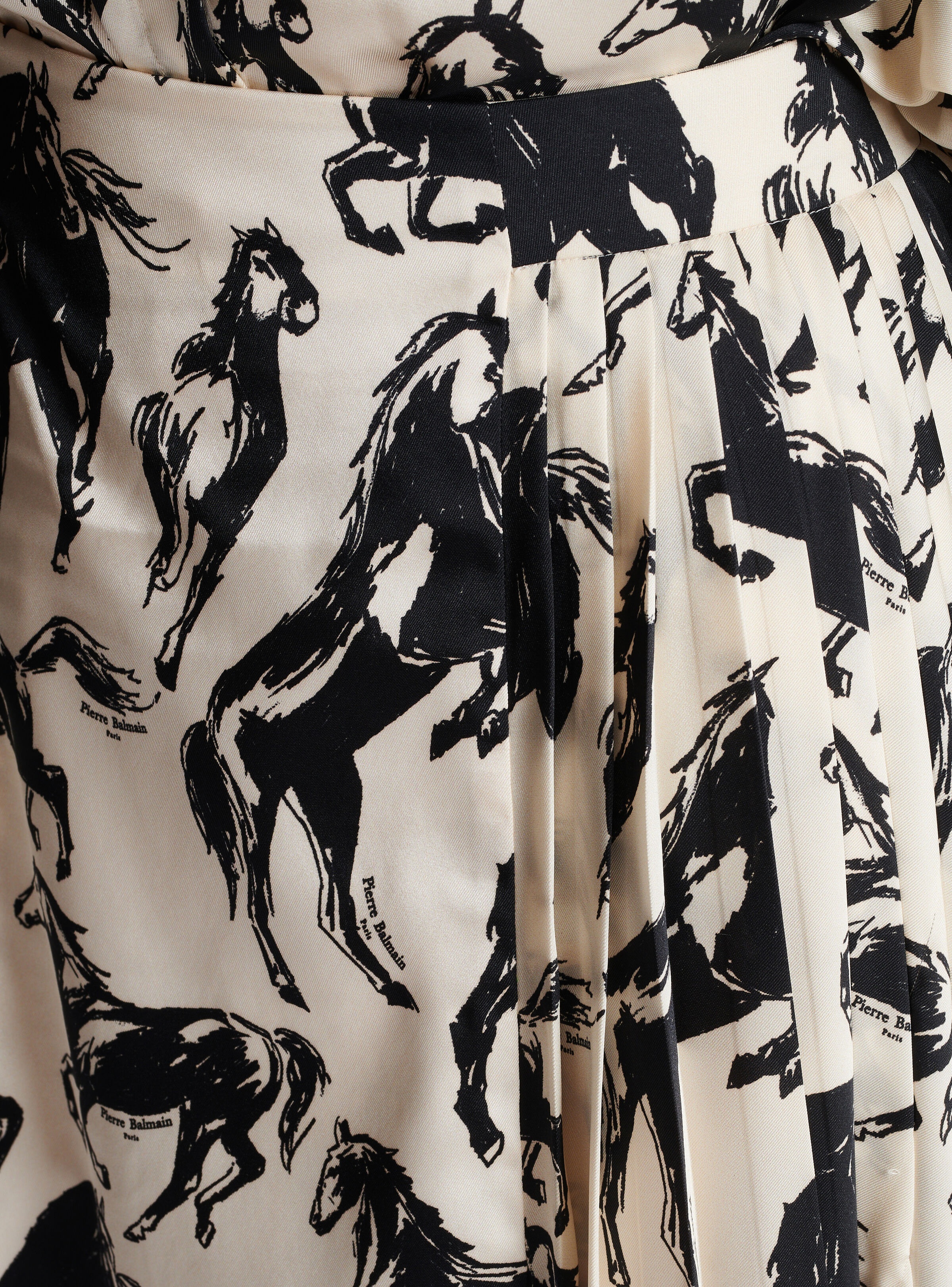Pleated midi skirt in printed silk - 7
