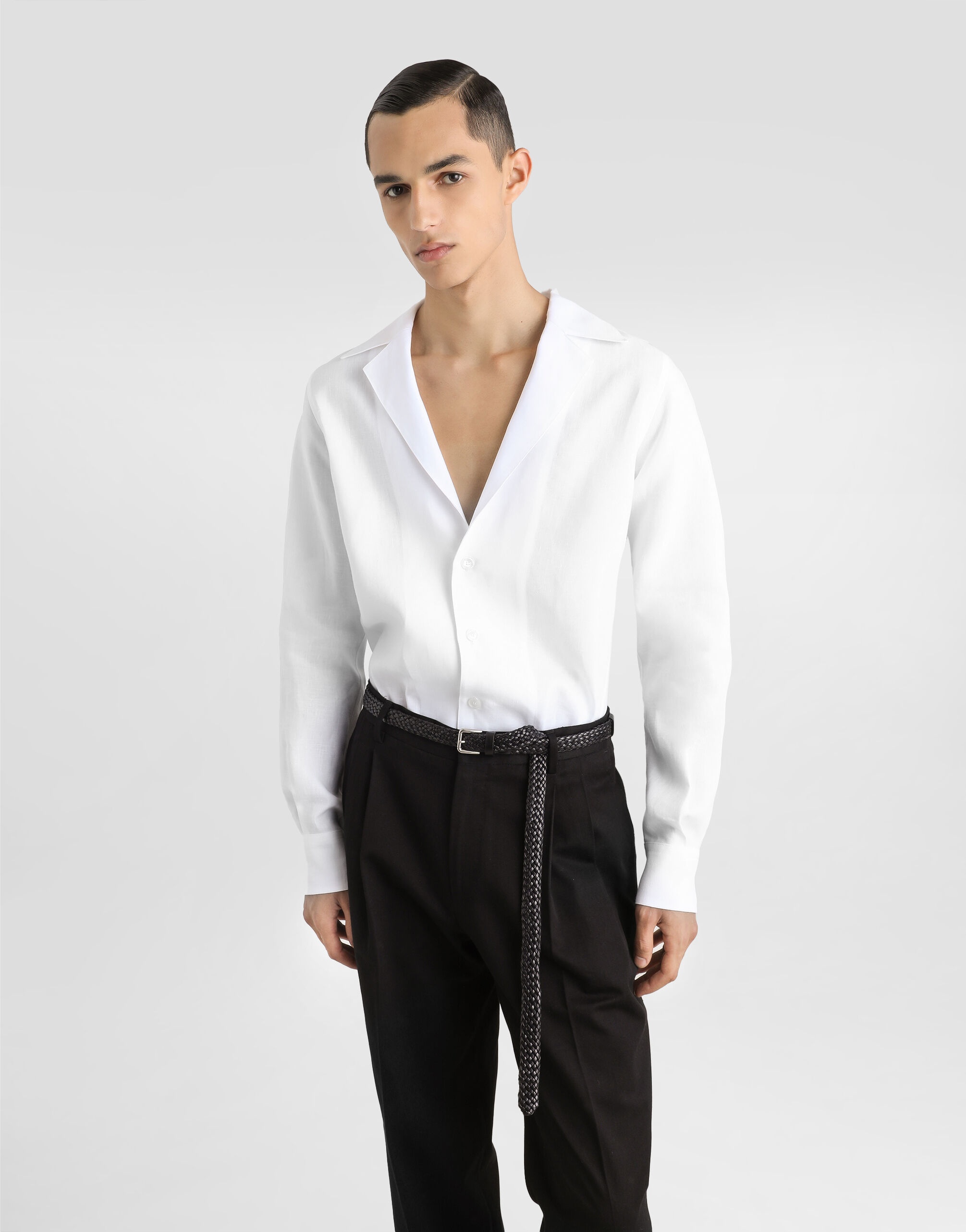 Long-sleeved V-neck shirt in linen fabric - 4
