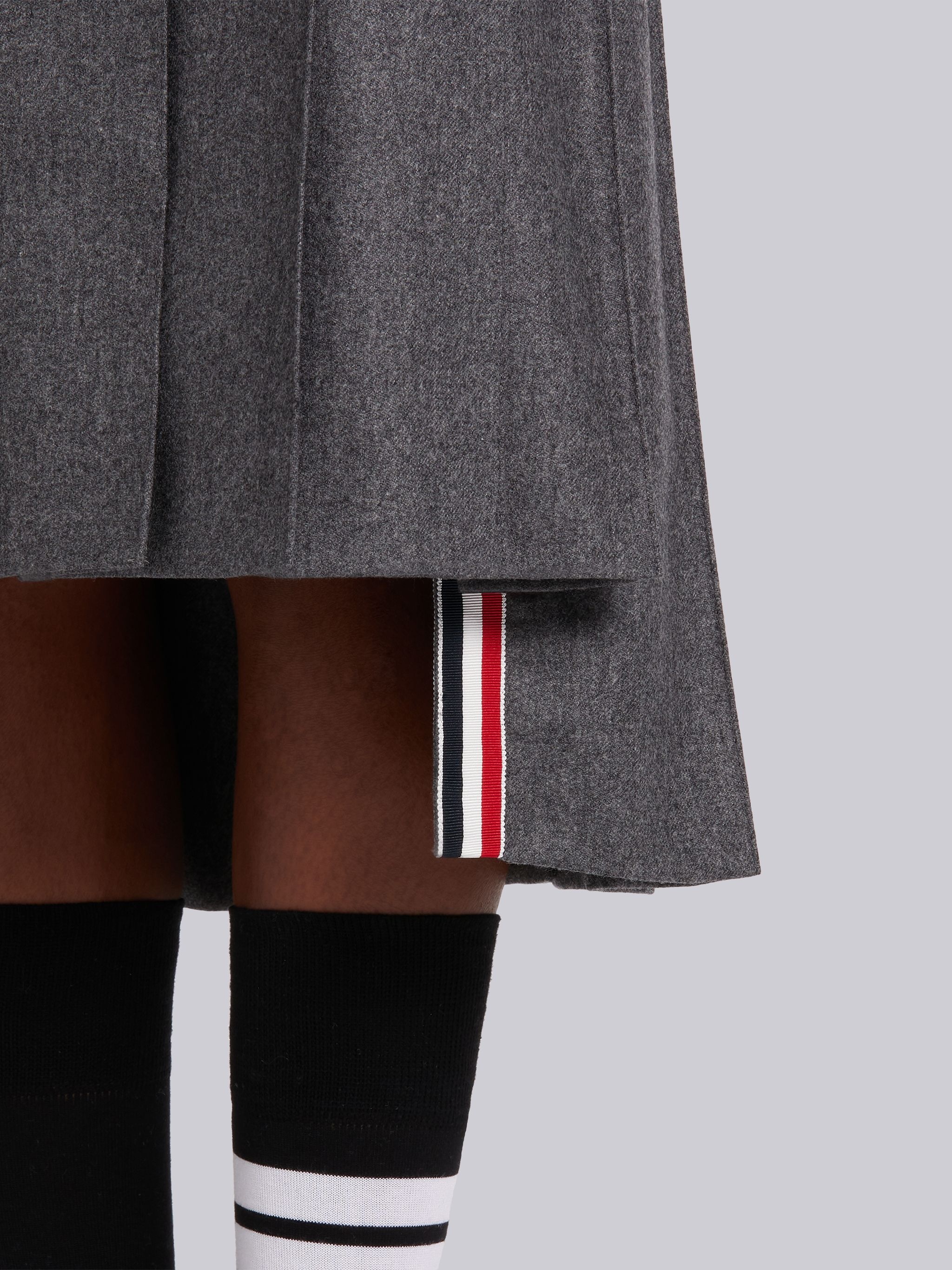 Medium Grey Wool Cashmere Flannel Below the Knee Length Pleated 4-Bar Skirt - 5