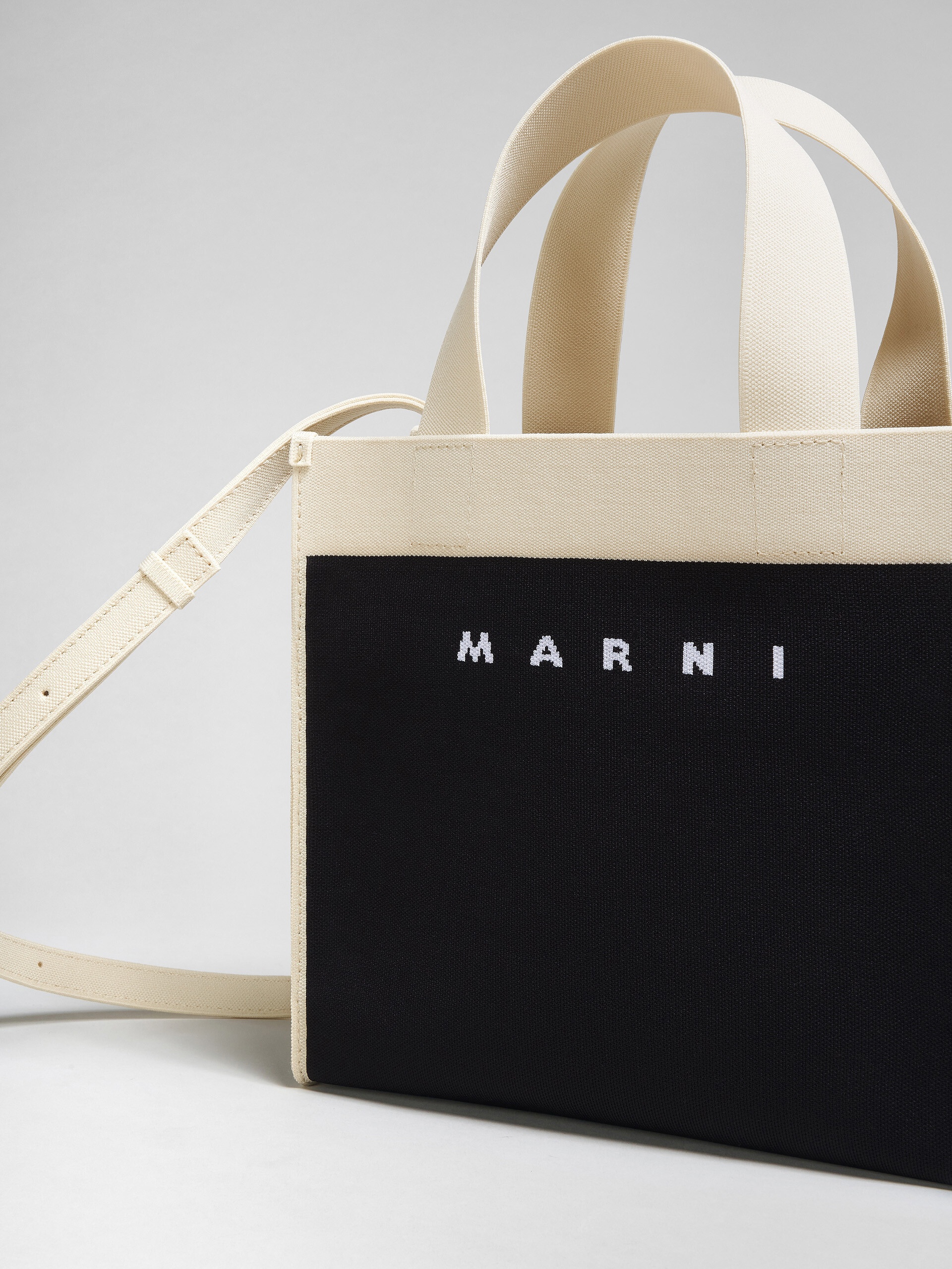 SMALL SHOPPING BAG IN BLACK AND WHITE JACQUARD - 5