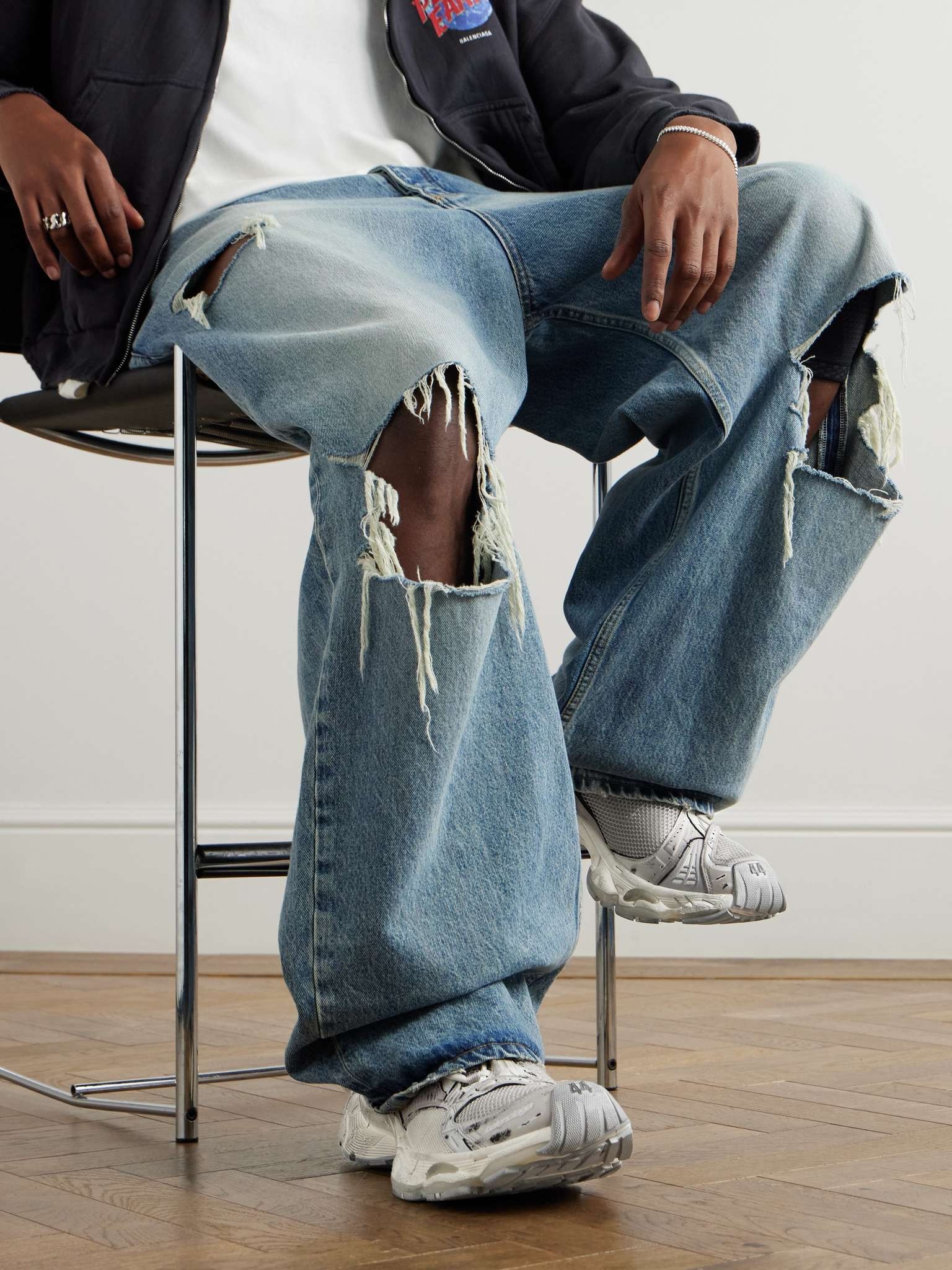 スニーカー Balenciaga Synthetic Leather And Mesh Stapler Sneakers BALENCIAGA Stapler distressed mesh and rubber sneakers | NET