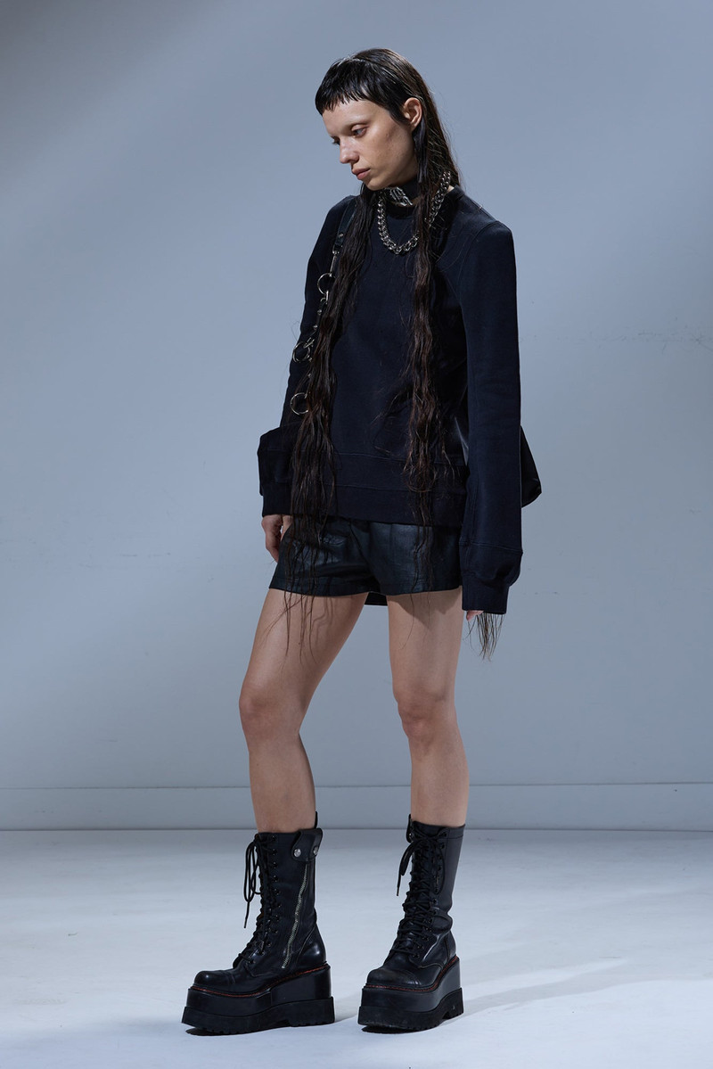 R13 ELONGATED CREWNECK outlook
