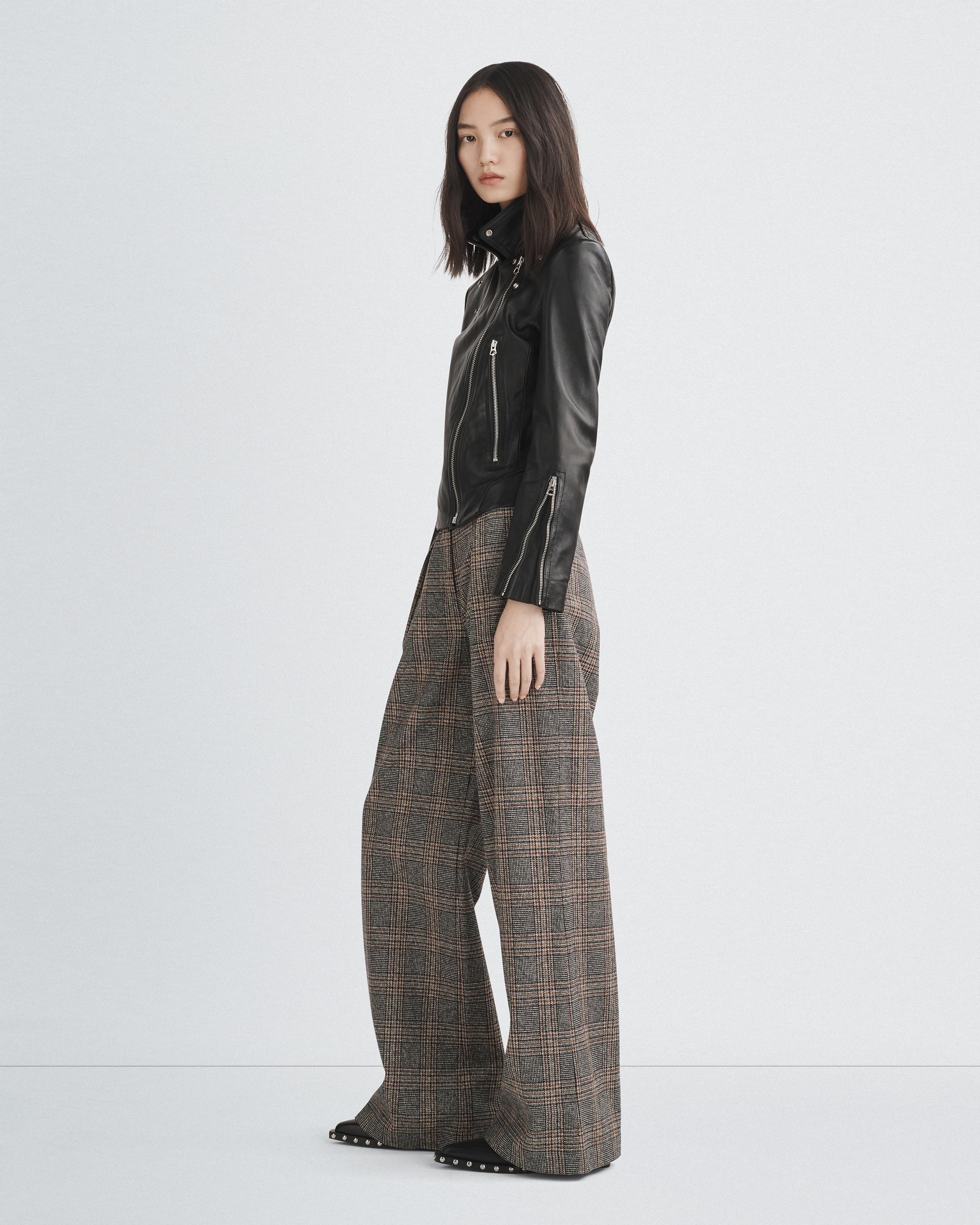 Bennett Cotton Plaid Pant
Classic Fit Pant - 4