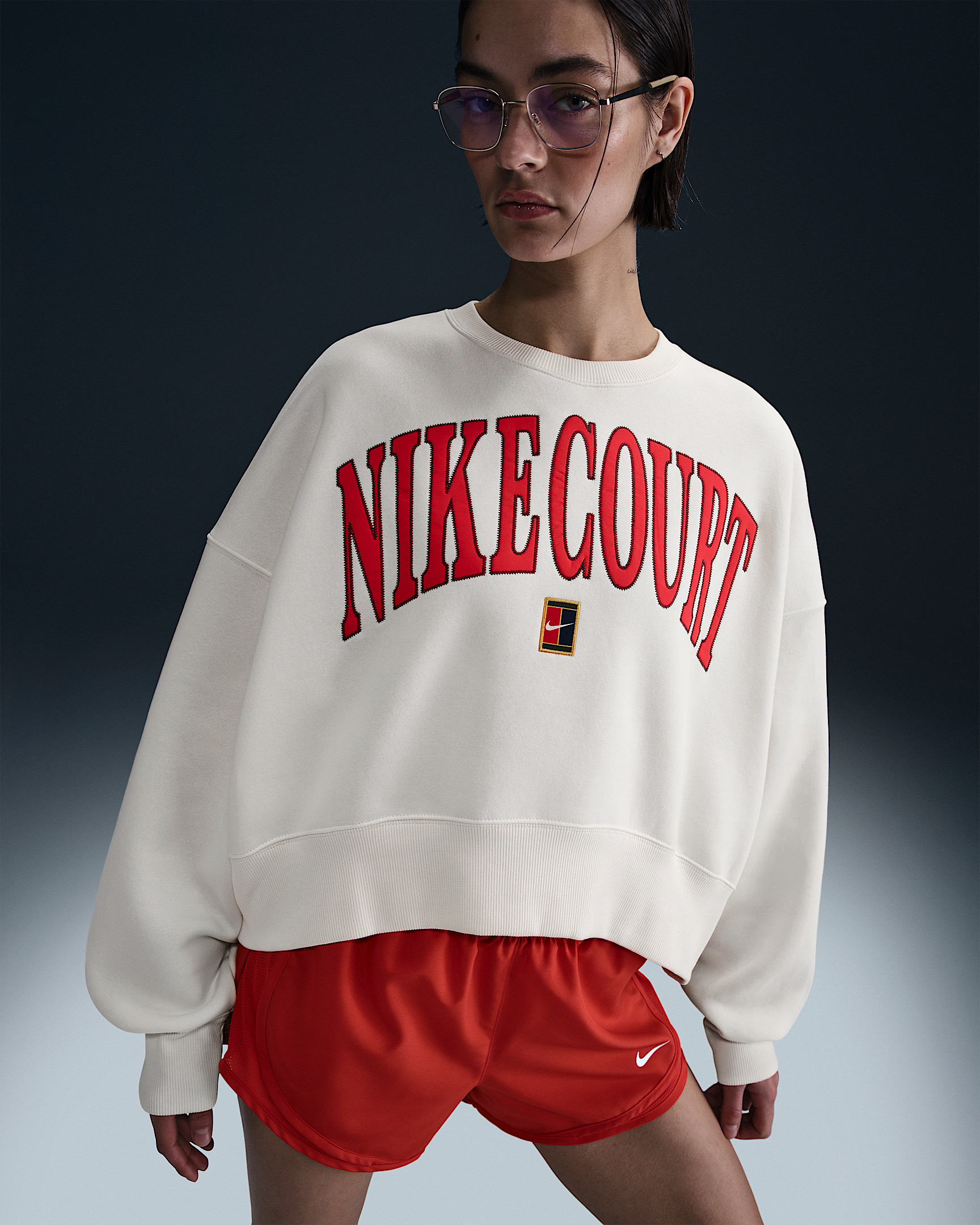 NikeCourt Phoenix Fleece Women's Over-Oversized Crew-Neck Tennis Sweatshirt - 6