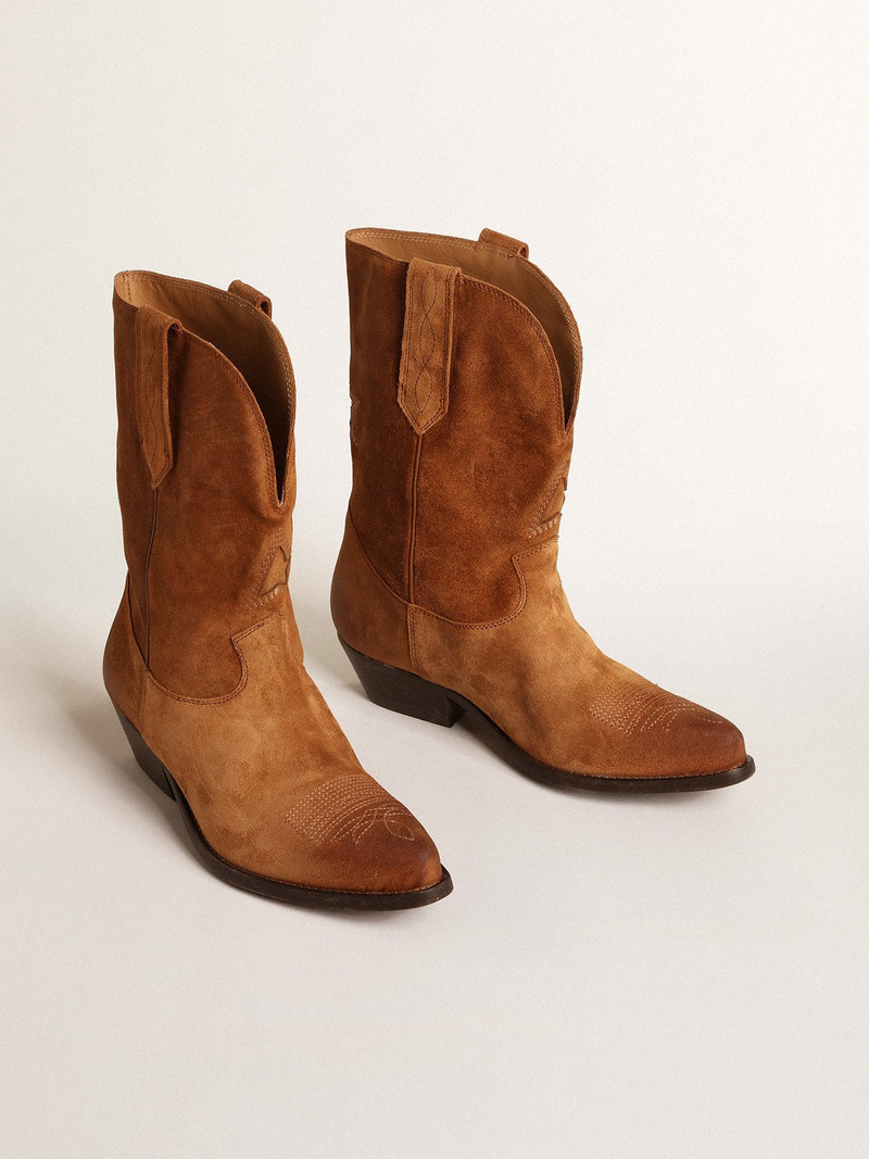 Golden Goose Low Wish Star boots in cognac-colored suede with inlay star outlook