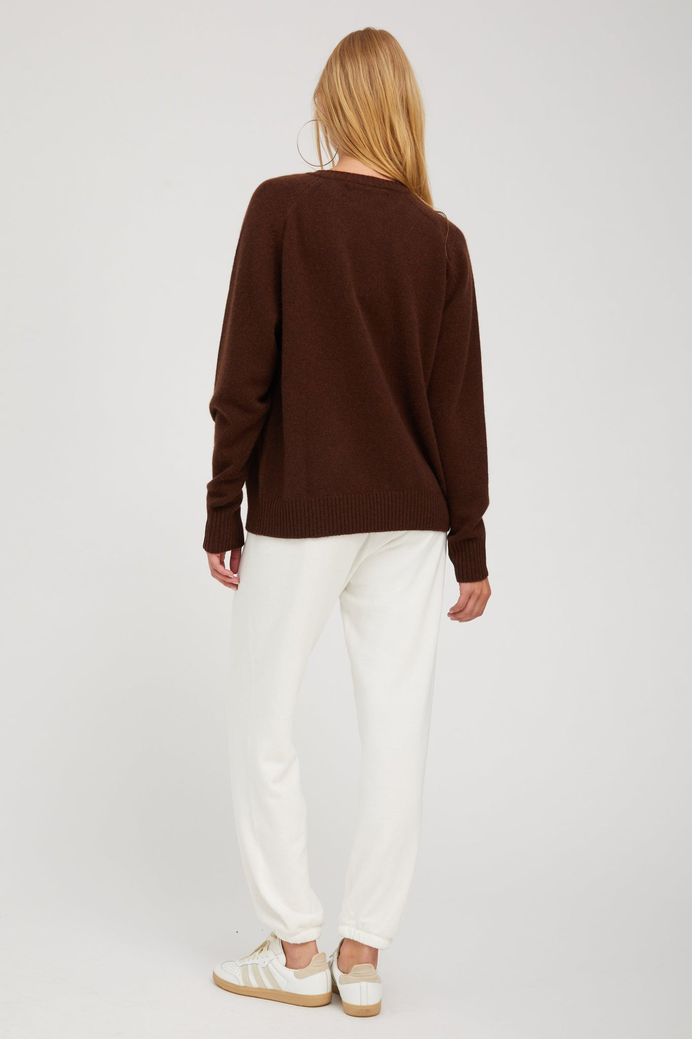 MOCHA CASHMERE BOYFRIEND SWEATER - 4