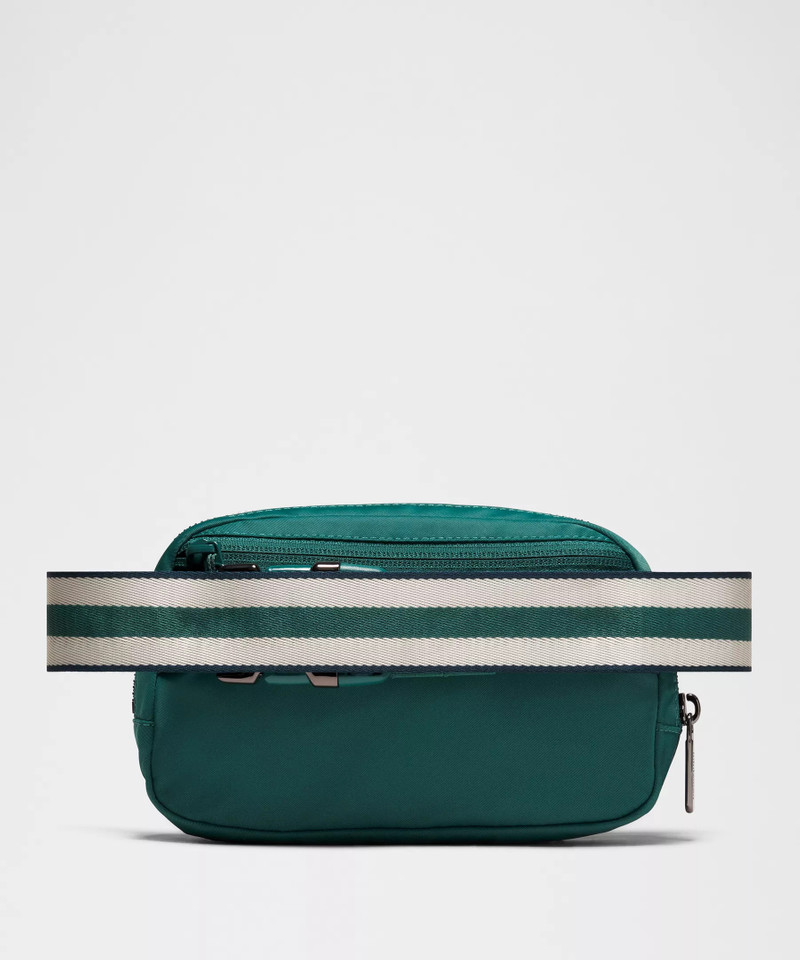 Everywhere Belt Bag 1L *Striped Wordmark 3