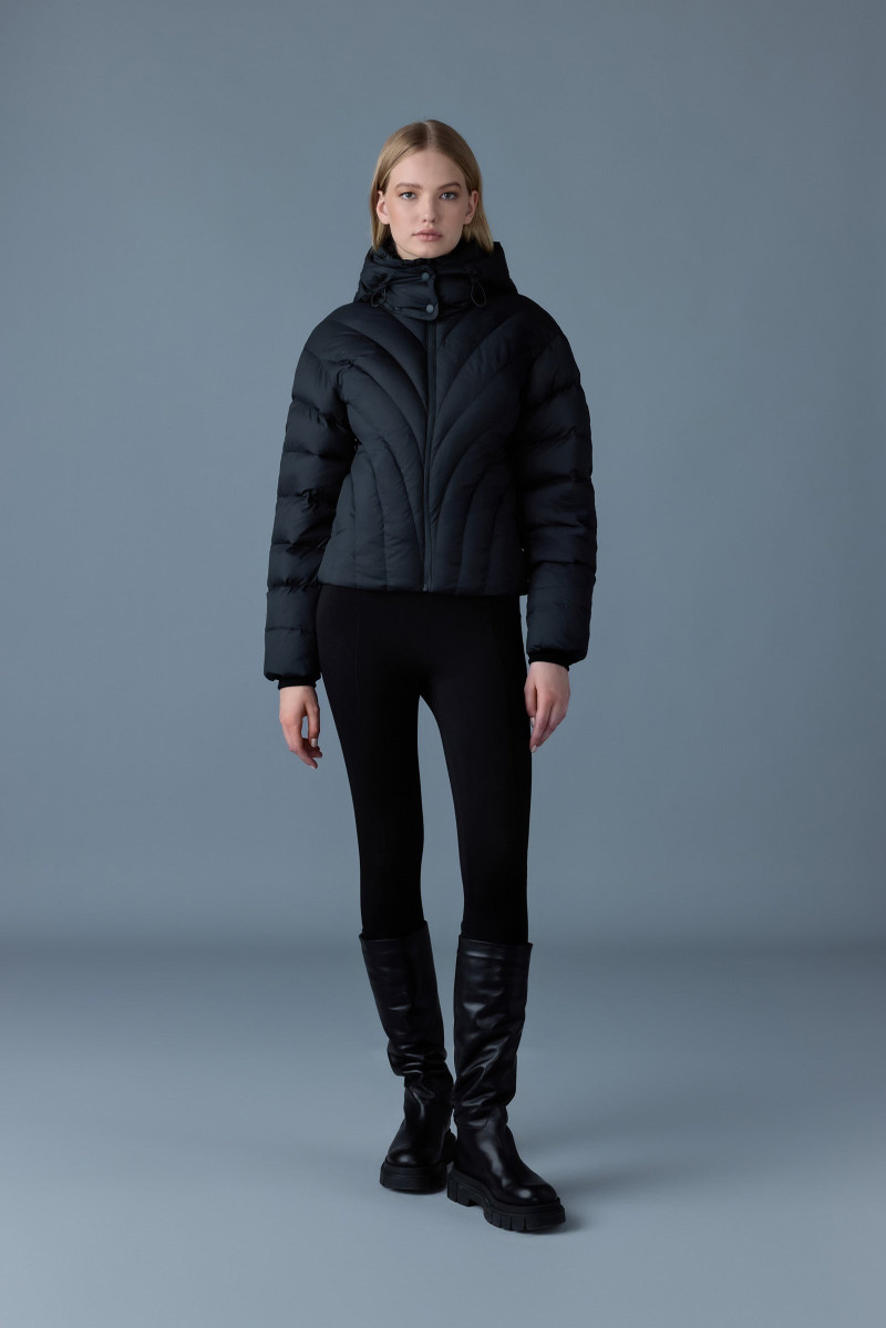 【MACKAGE】IVANKA-MSF ラミネート スノーフレーク コート 光沢 MACKAGE】IVANKA-MSF ラミネート スノーフレーク コート 光沢