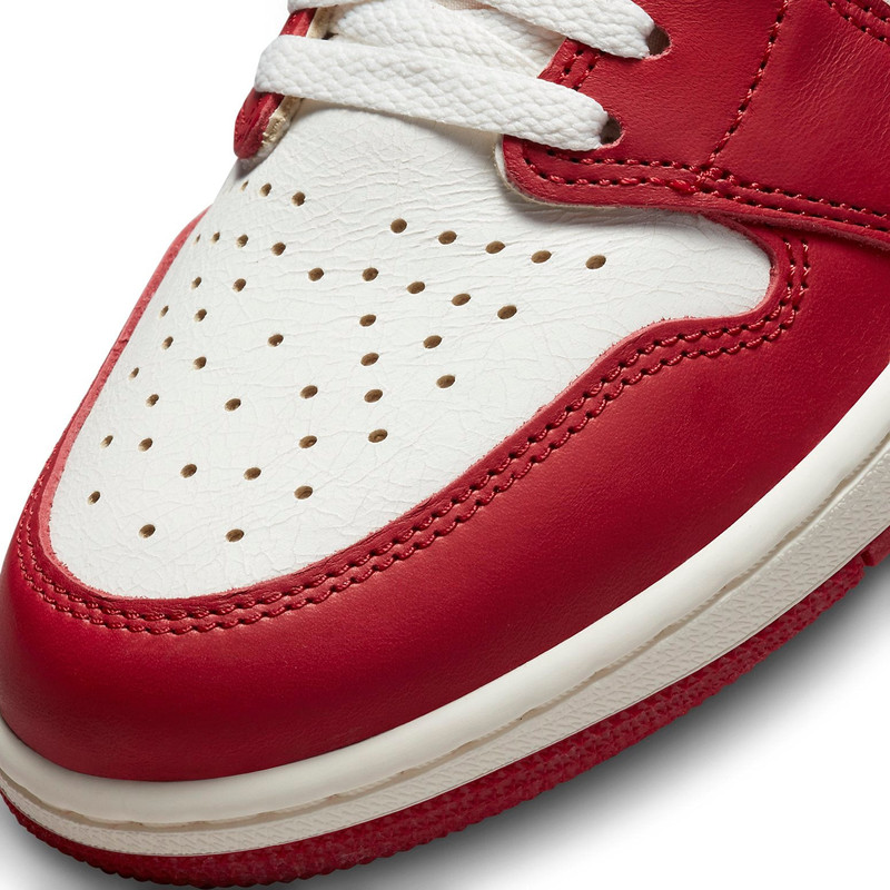 Jordan Air Jordan 1 Retro High OG 'Chicago Lost & Found' DZ5485-612 outlook