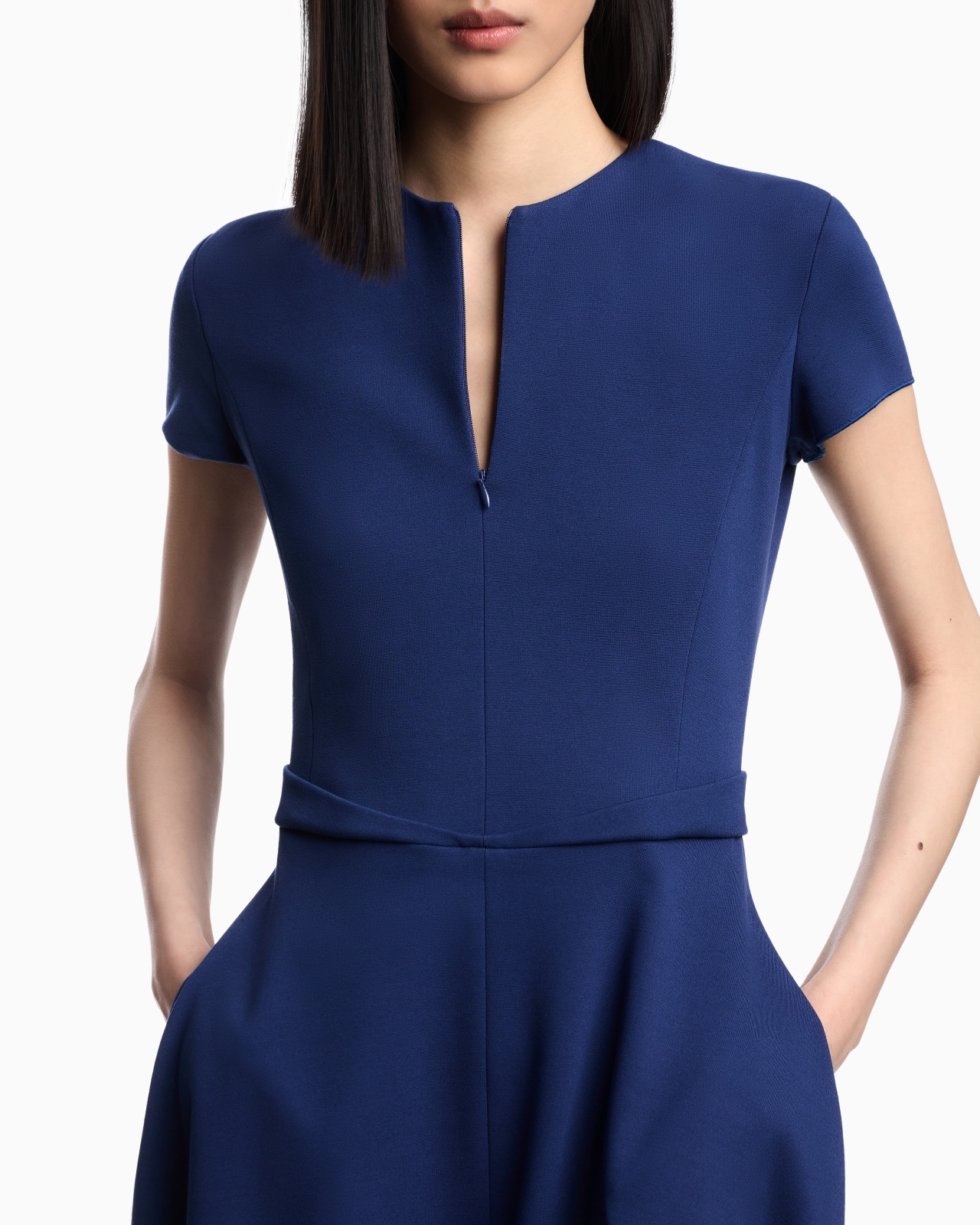 SHORT-SLEEVED DRESS IN MILANO-STITCH FABRIC - 4