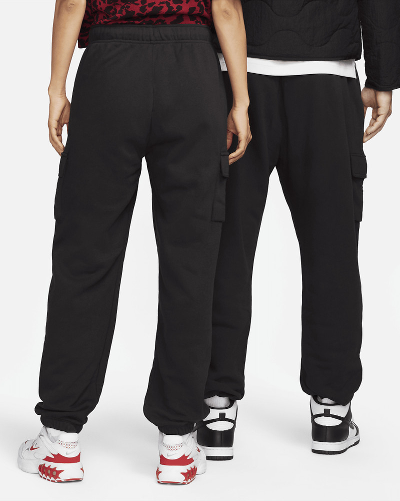 Nike Nike Sportswear Club Fleece Women's Mid-Rise Oversized Cargo Sweatpants outlook