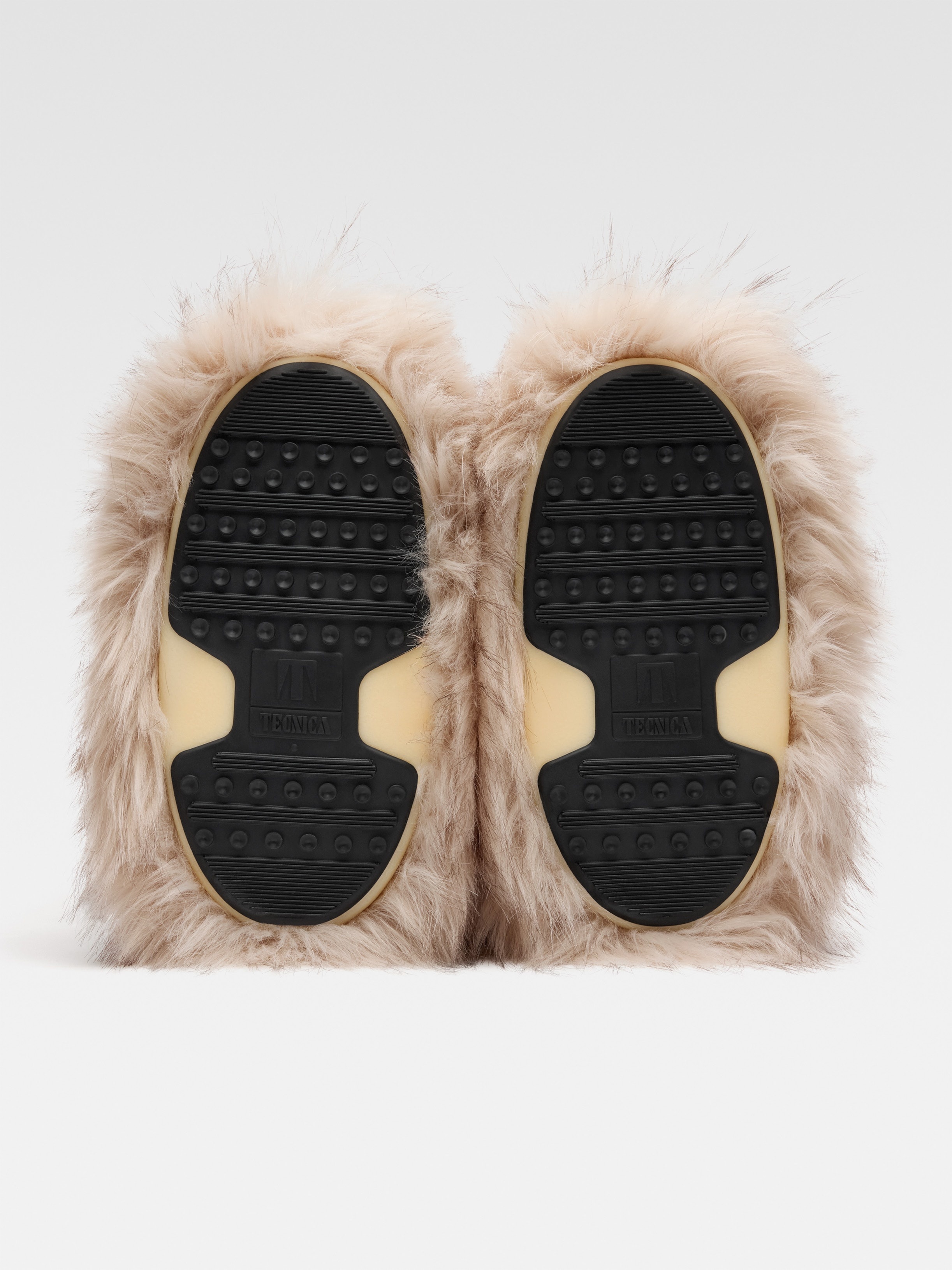 The Jacquemus Yeti Moon Boot - 5