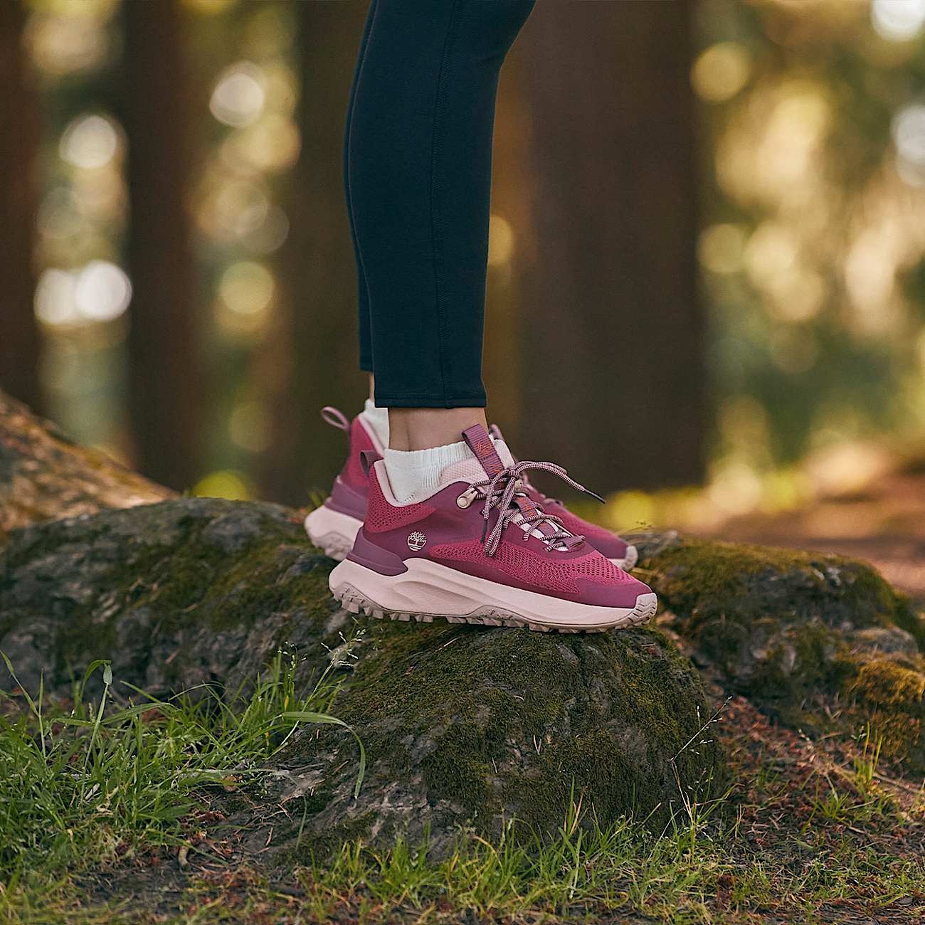 Women's Motion Access Low Lace-Up Sneaker - 5