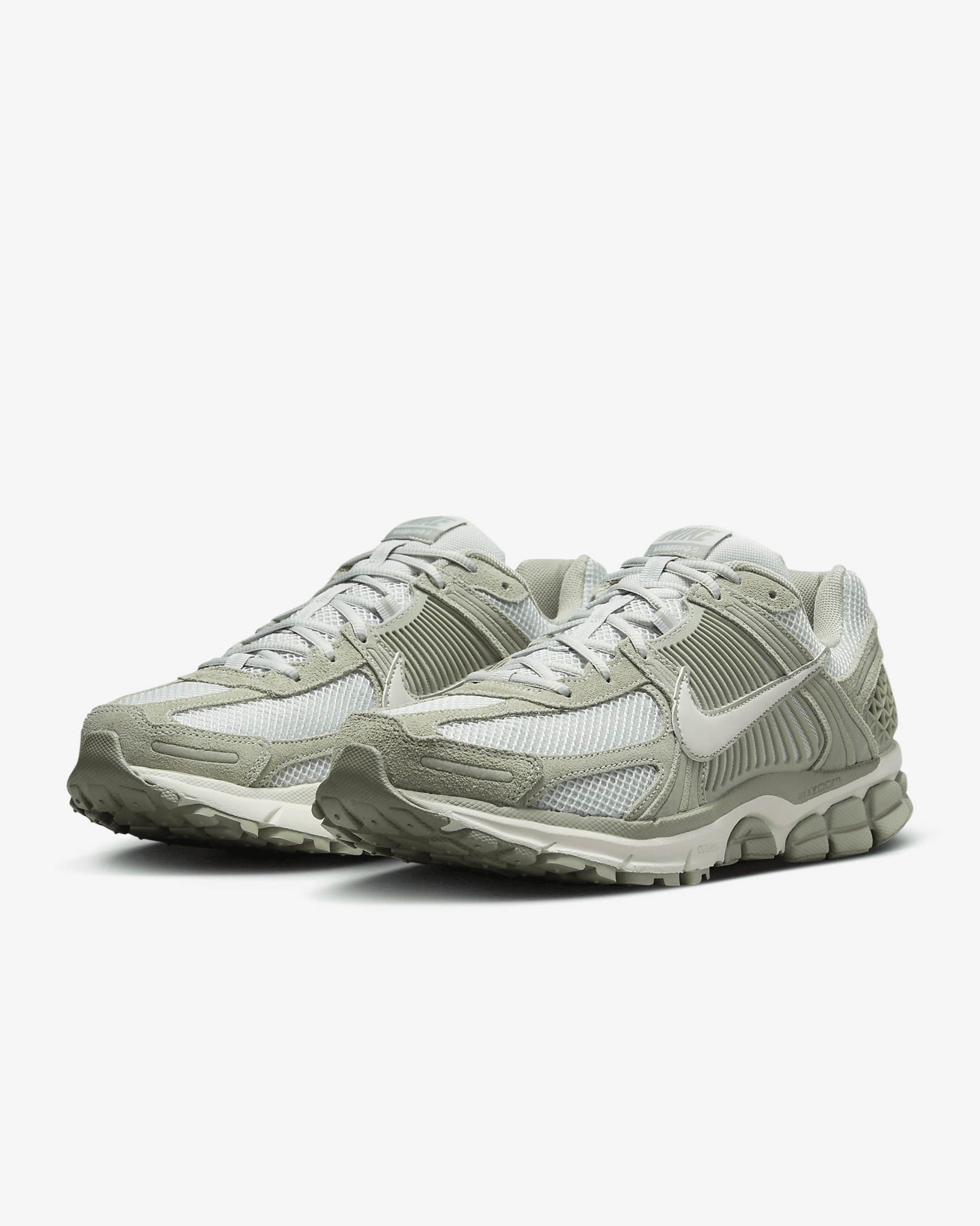 Nike Men's Zoom Vomero 5 Shoes - 5