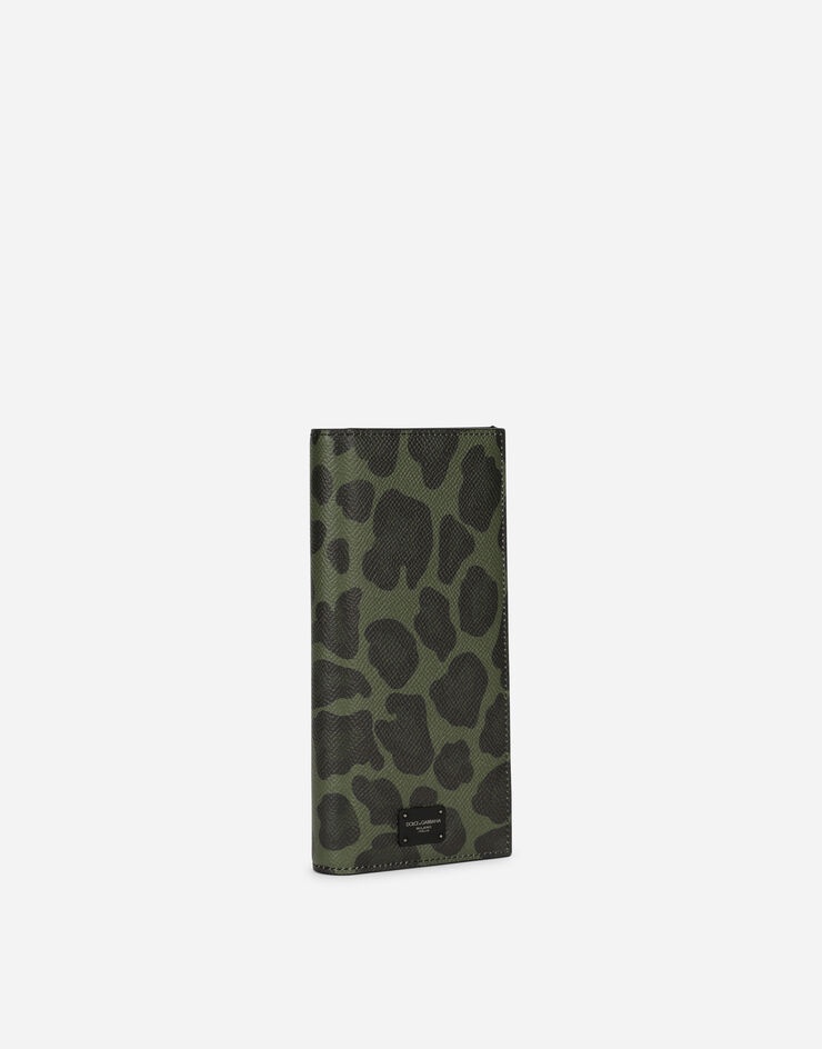 Dauphine calfskin vertical wallet with leopard print against a green background - 2