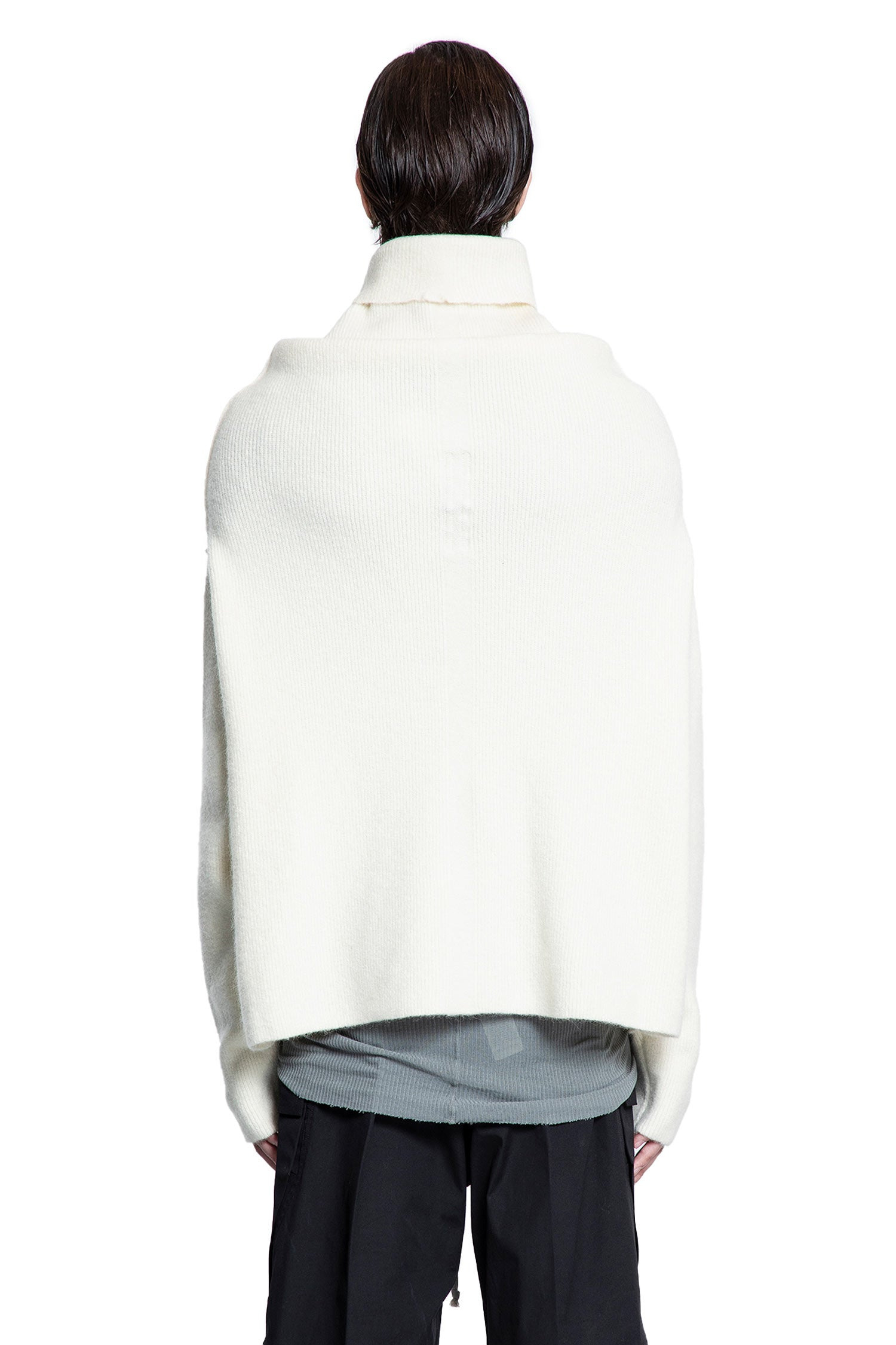 Concordians-Shroud-In-Alpaca-Knit - 3