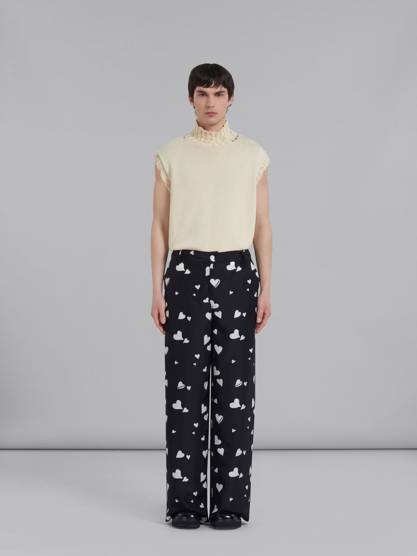 BLACK SILK TROUSERS WITH BUNCH OF HEARTS PRINT - 2