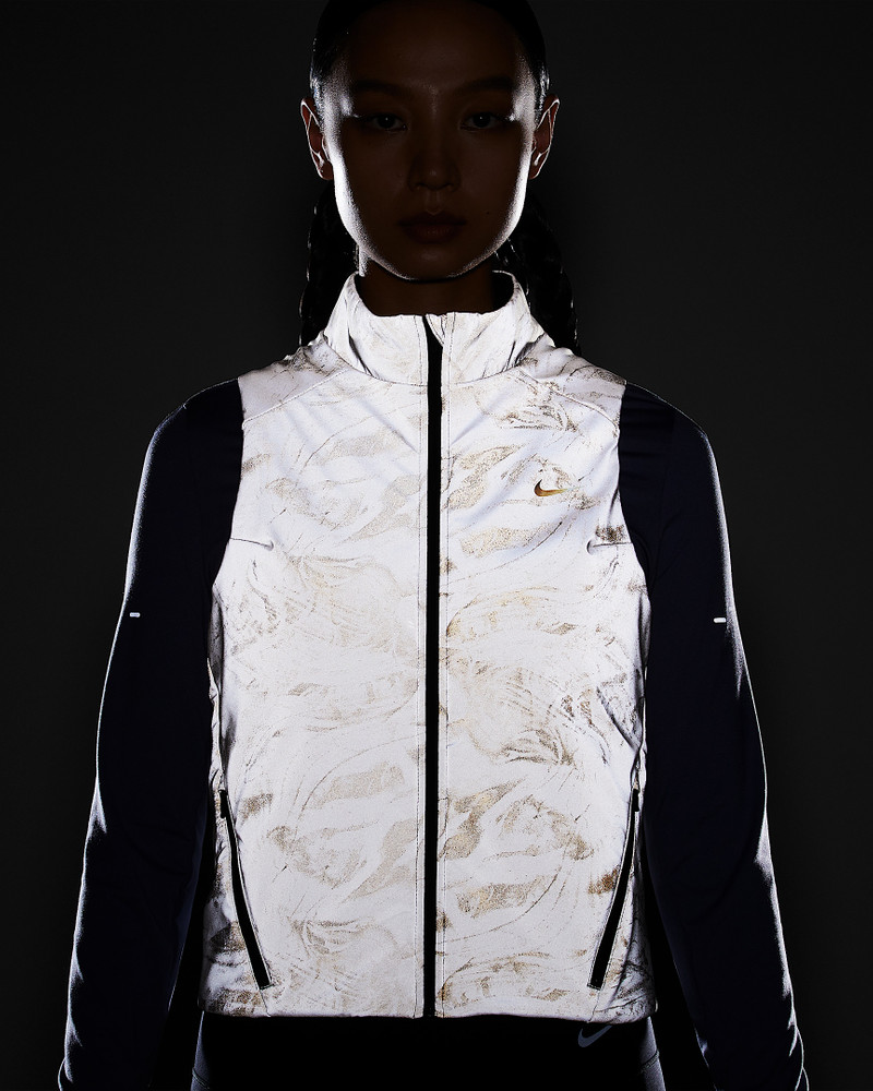 Nike Swift Women's Therma-FIT ADV Reflective Running Vest 10