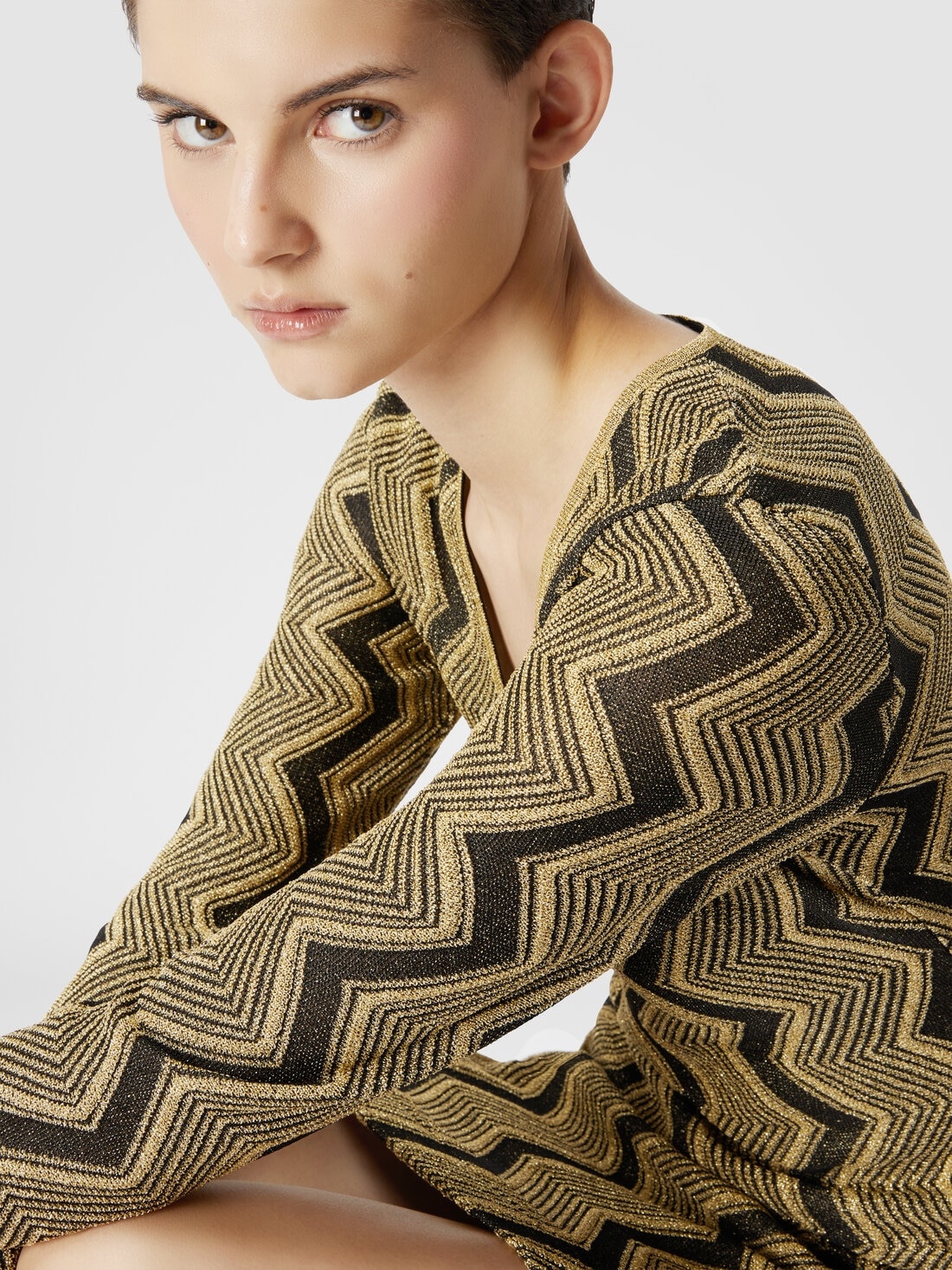 V-neck dress in lamé zig zag viscose - 5