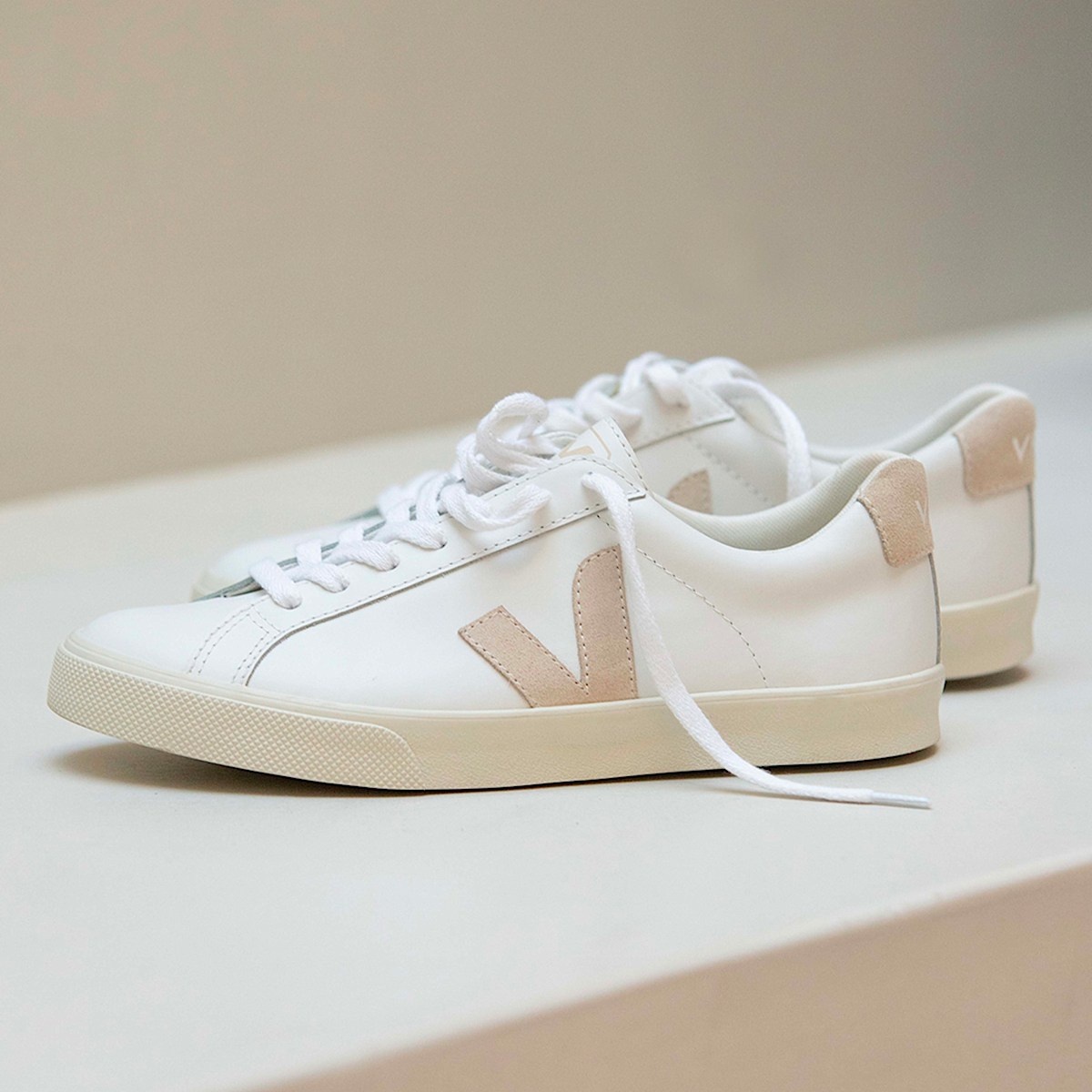 VEJA ESPLAR LEATHER WHITE SABLE | REVERSIBLE