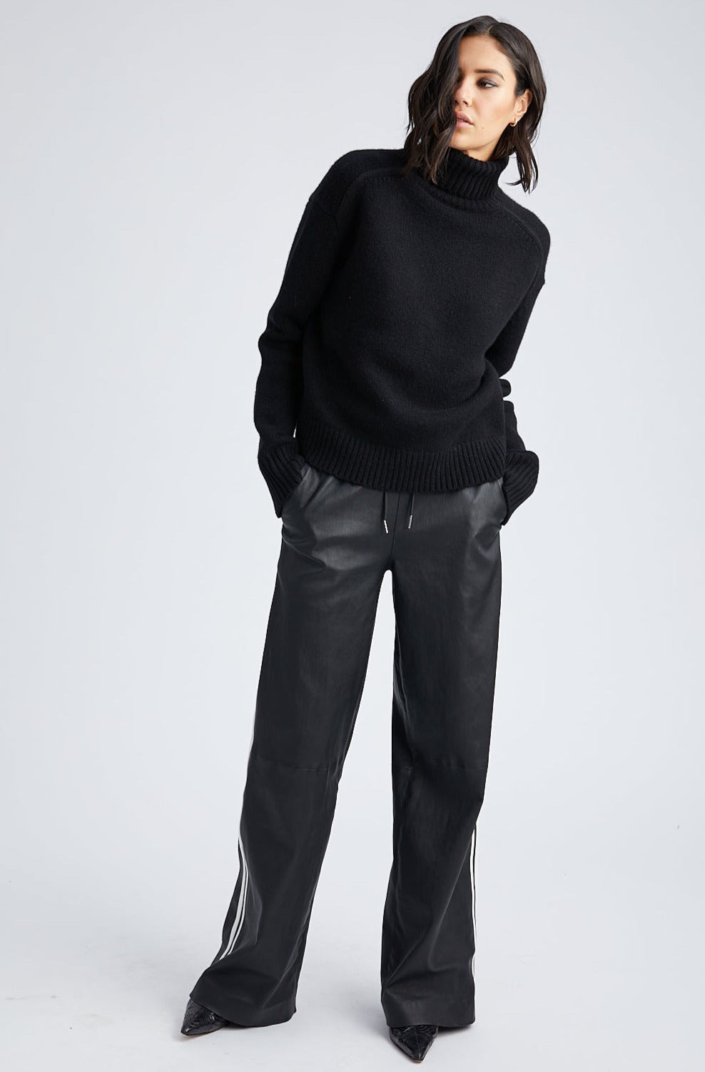 BLACK CASHMERE HEAVY TURTLENECK SWEATER - 7