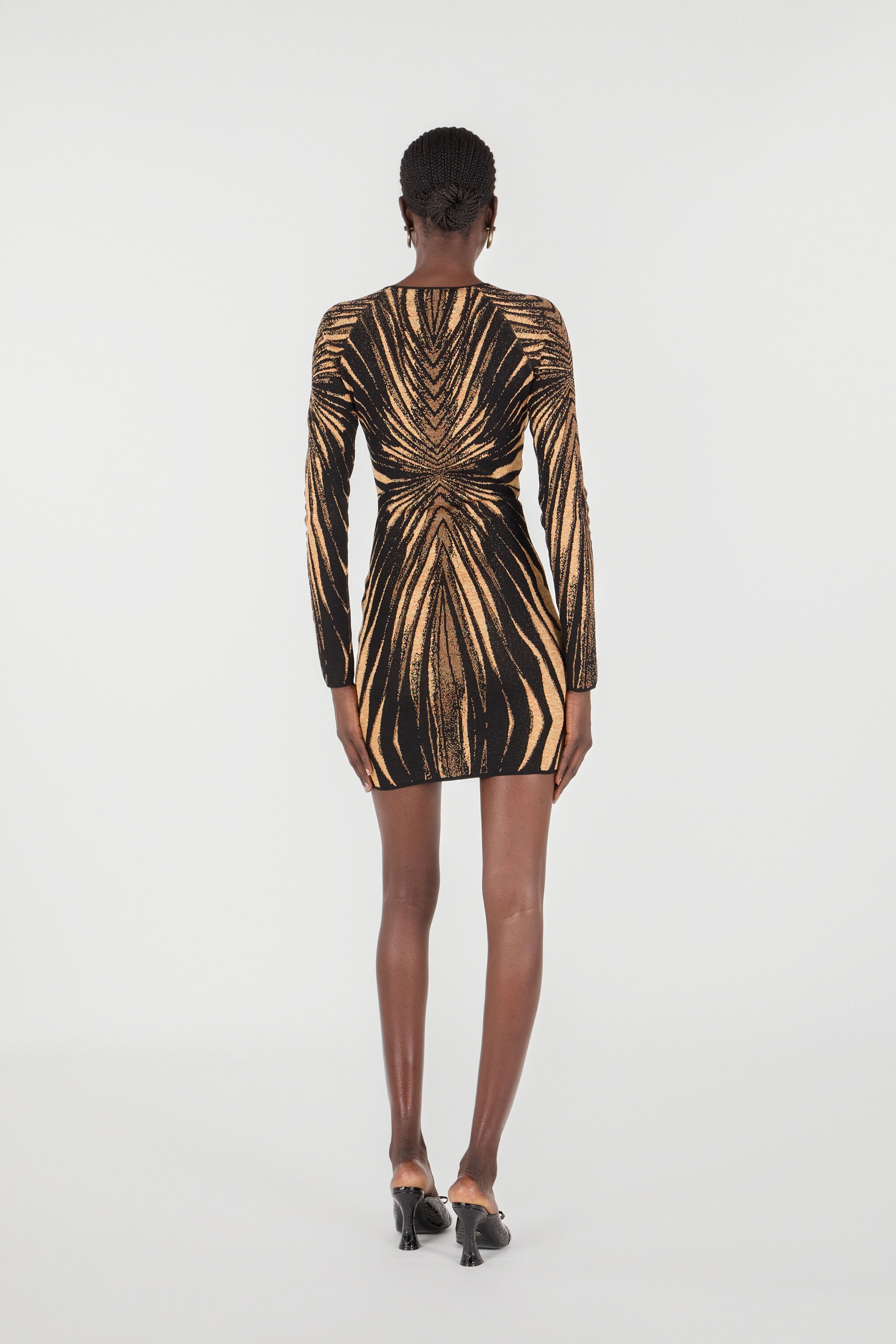 Short knit dress with Ray of Gold print - 4