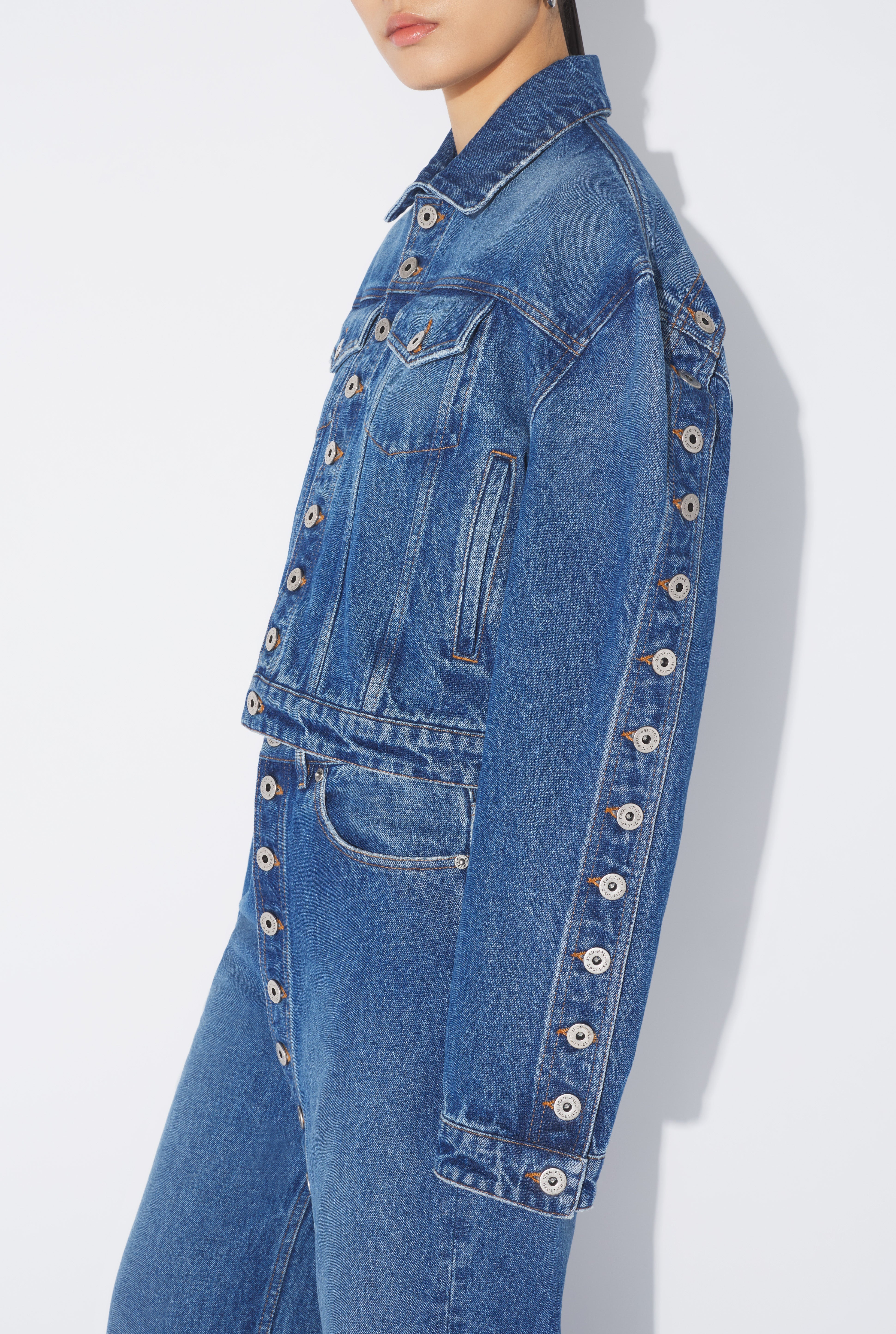 THE BUTTONED DENIM JACKET - 4