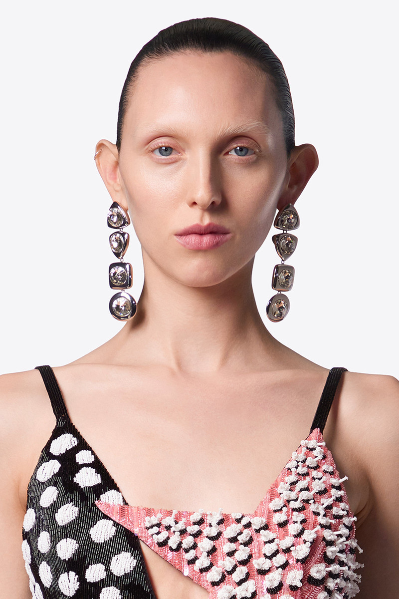 AREA CRYSTAL DROP EARRINGS outlook