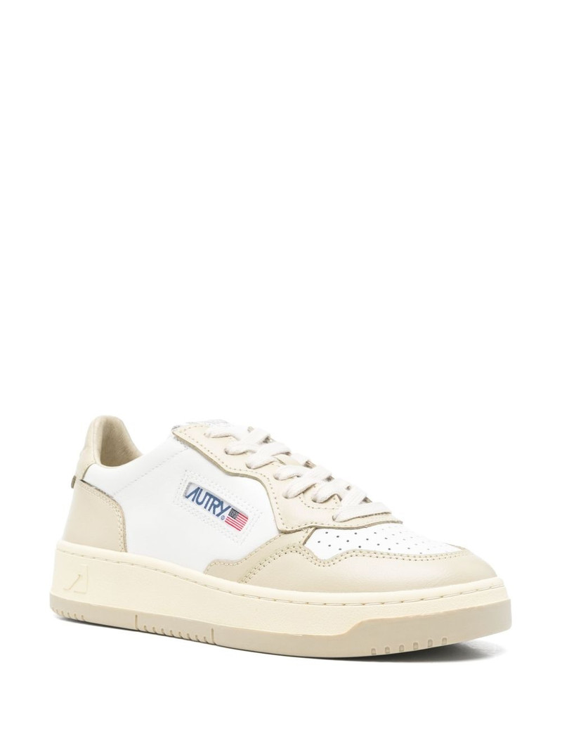 AUTRY Medalist low sneakers outlook