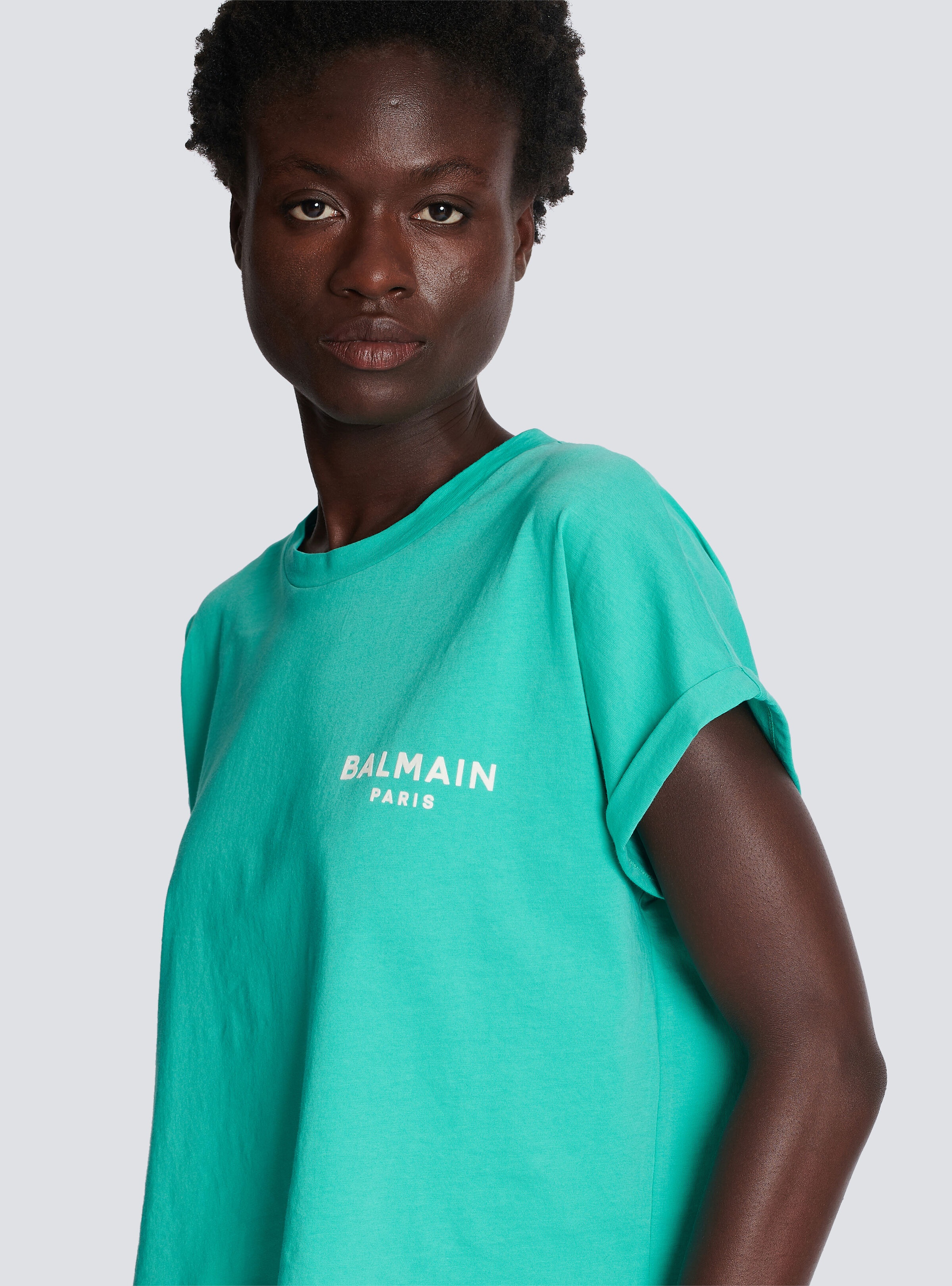 Eco-responsible cropped cotton T-shirt with Balmain logo print - 6