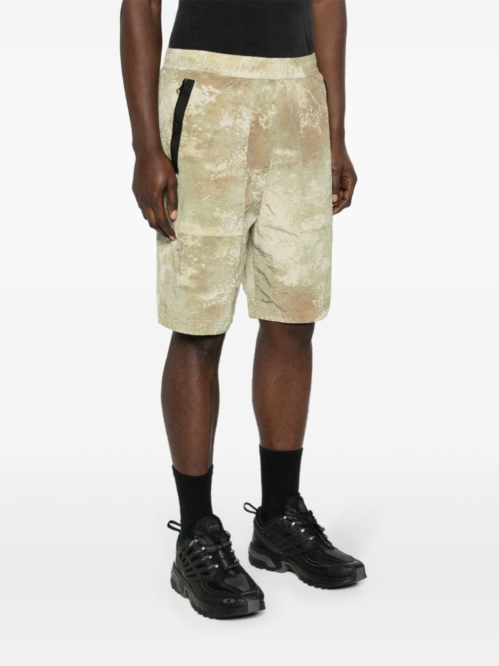 abstract-print Bermuda shorts - 3