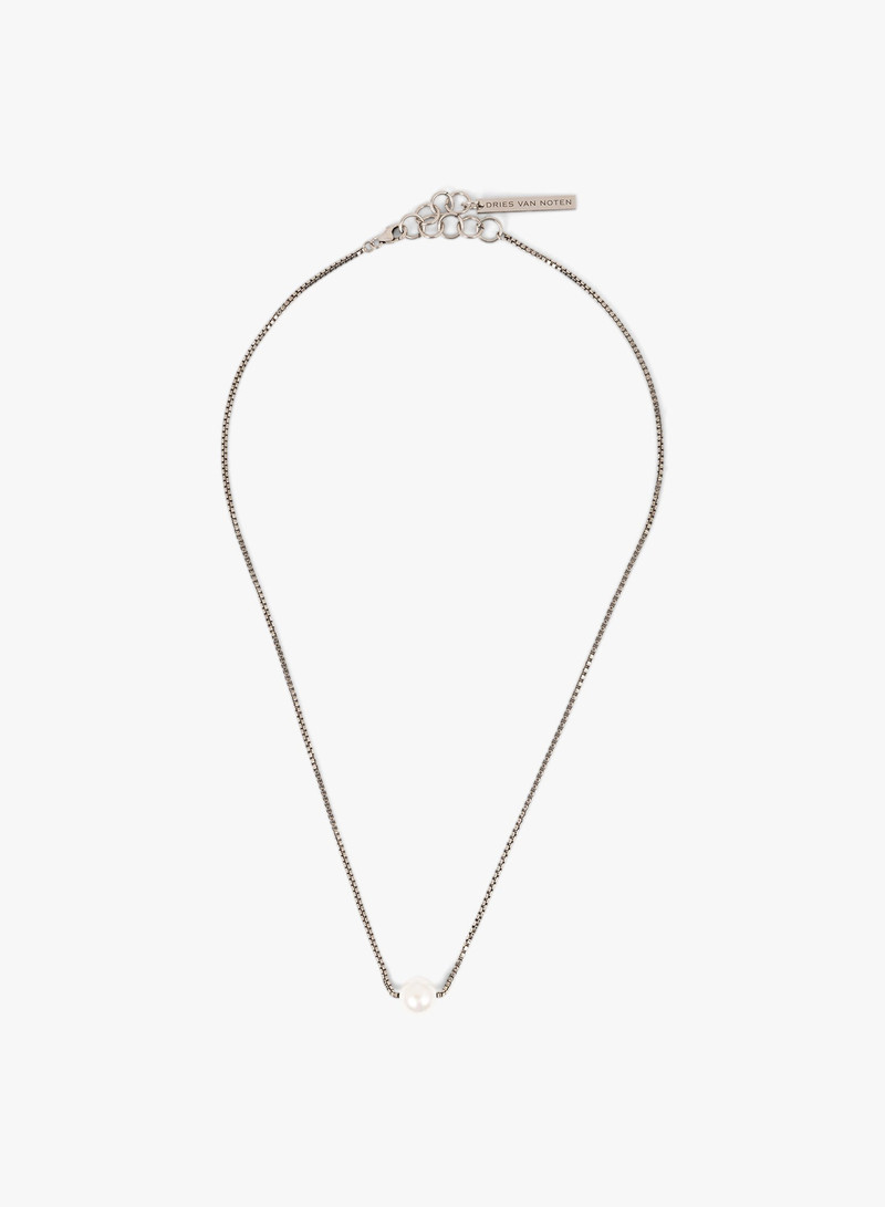 PEARL STUD NECKLACE 1