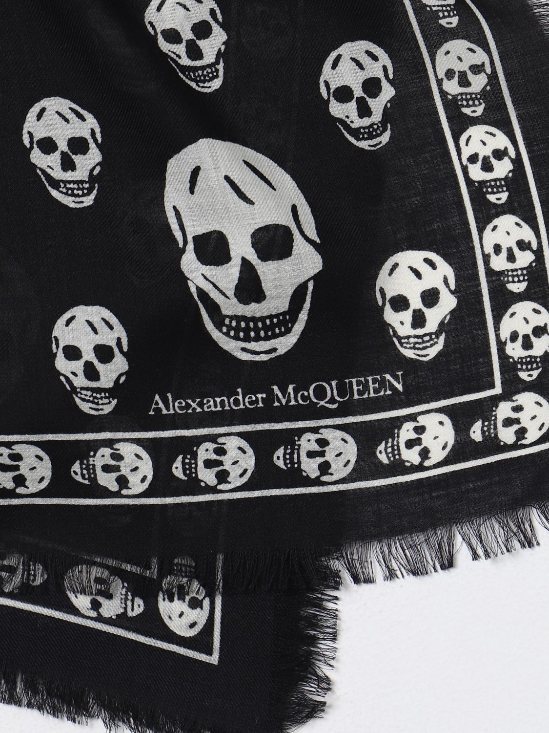 Skull Alexander McQueen scarf in jacquard wool - 3