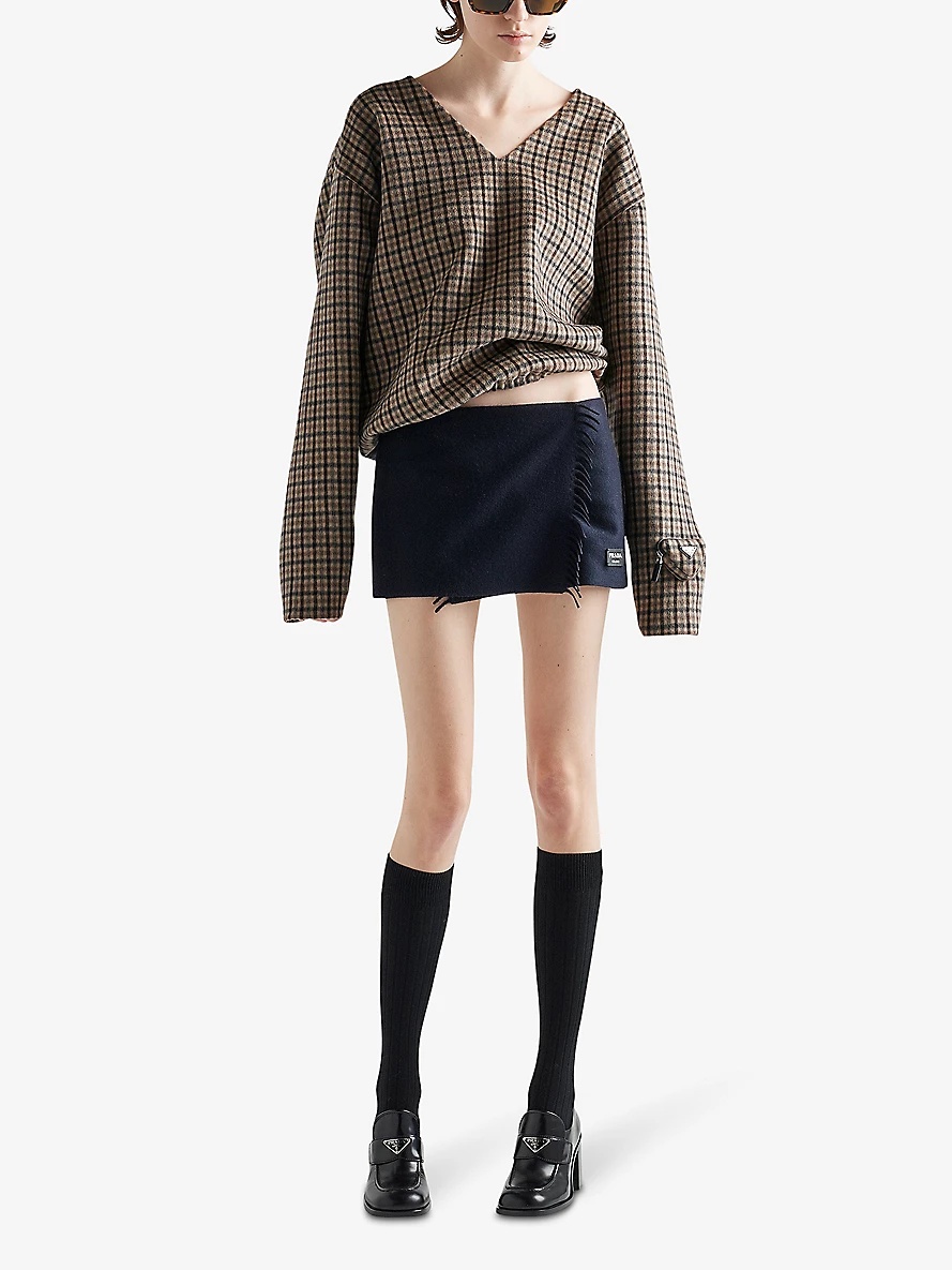 【希少】PRADA Low-rise velour miniskirt ミニスカート ベロア 希少】PRADA Low-rise velour miniskirt ミニスカート ベロア