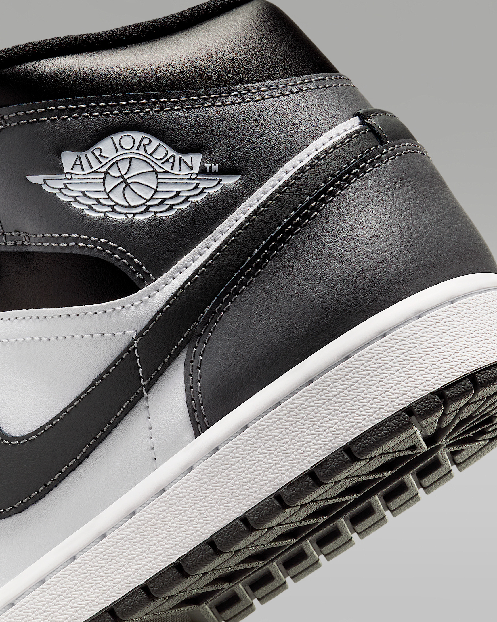 Air Jordan 1 Mid Men's Shoes - 8