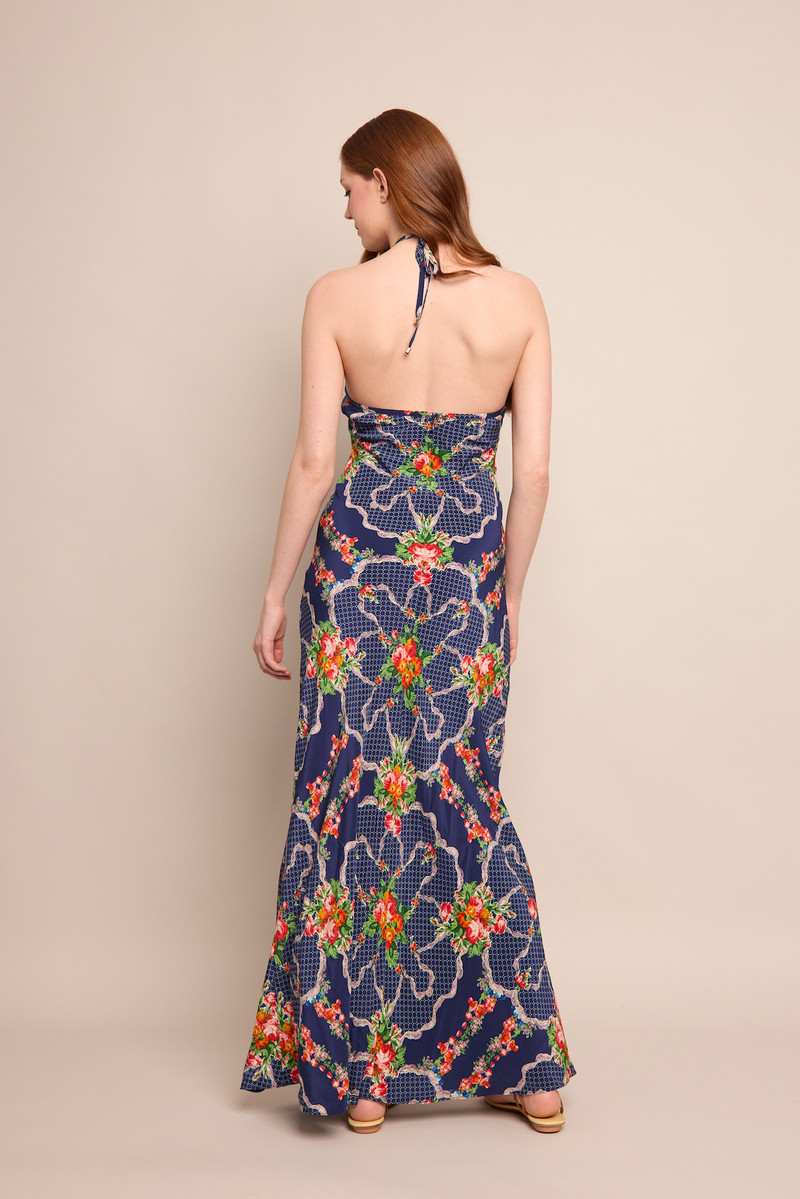 Andes Dress Moves Like a Breeze and Stuns from Every Angle 4