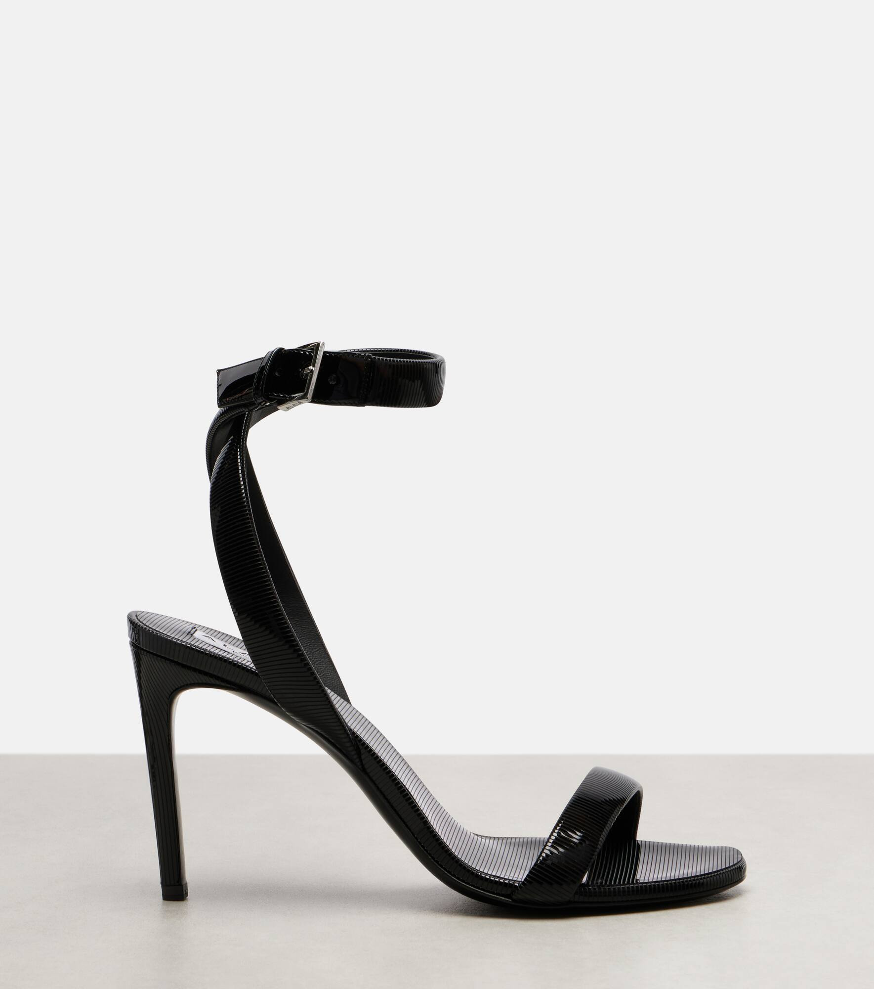 Chain trompe l'œil patent leather sandals - 4