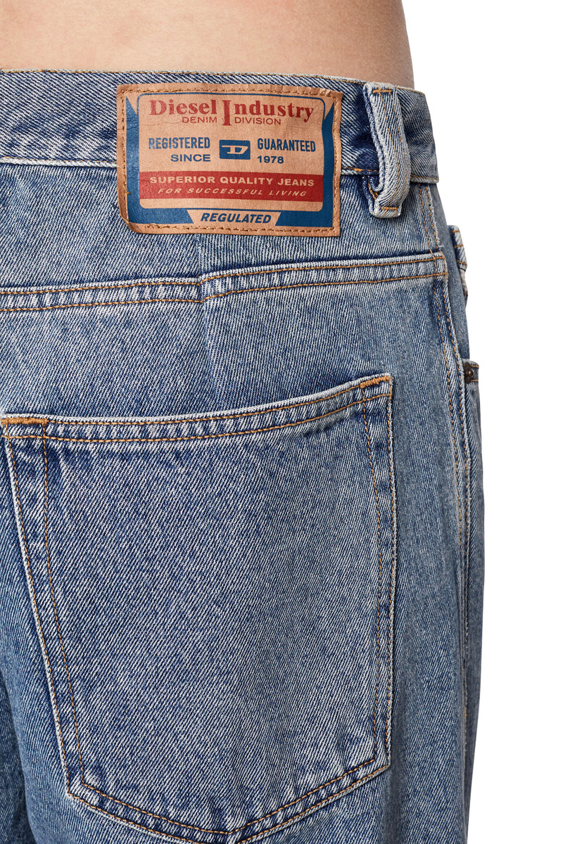 2010 007B9 STRAIGHT JEANS 6