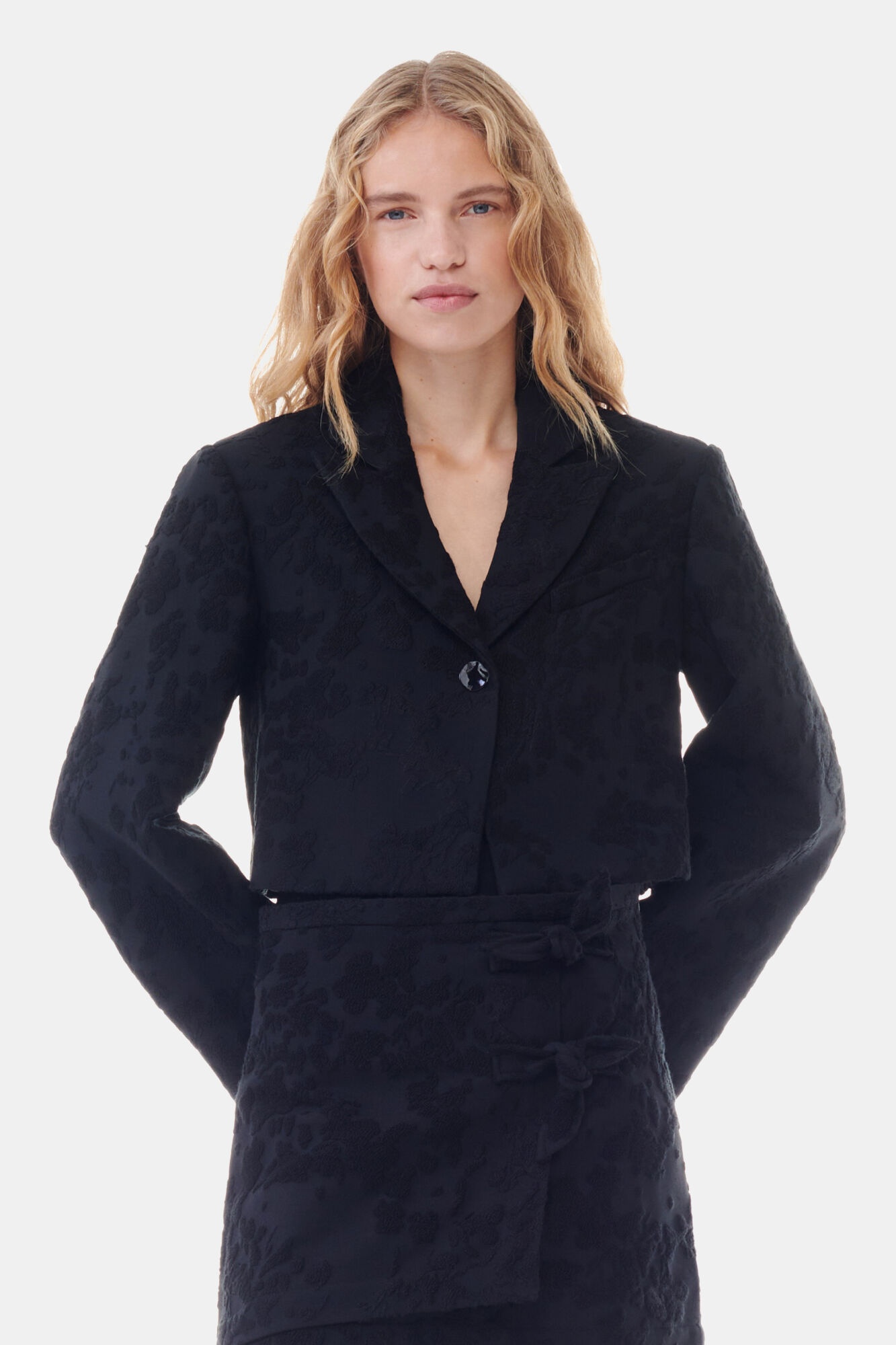 BLACK BOUCLE JACQUARD SUITING CROPPED BLAZER - 2