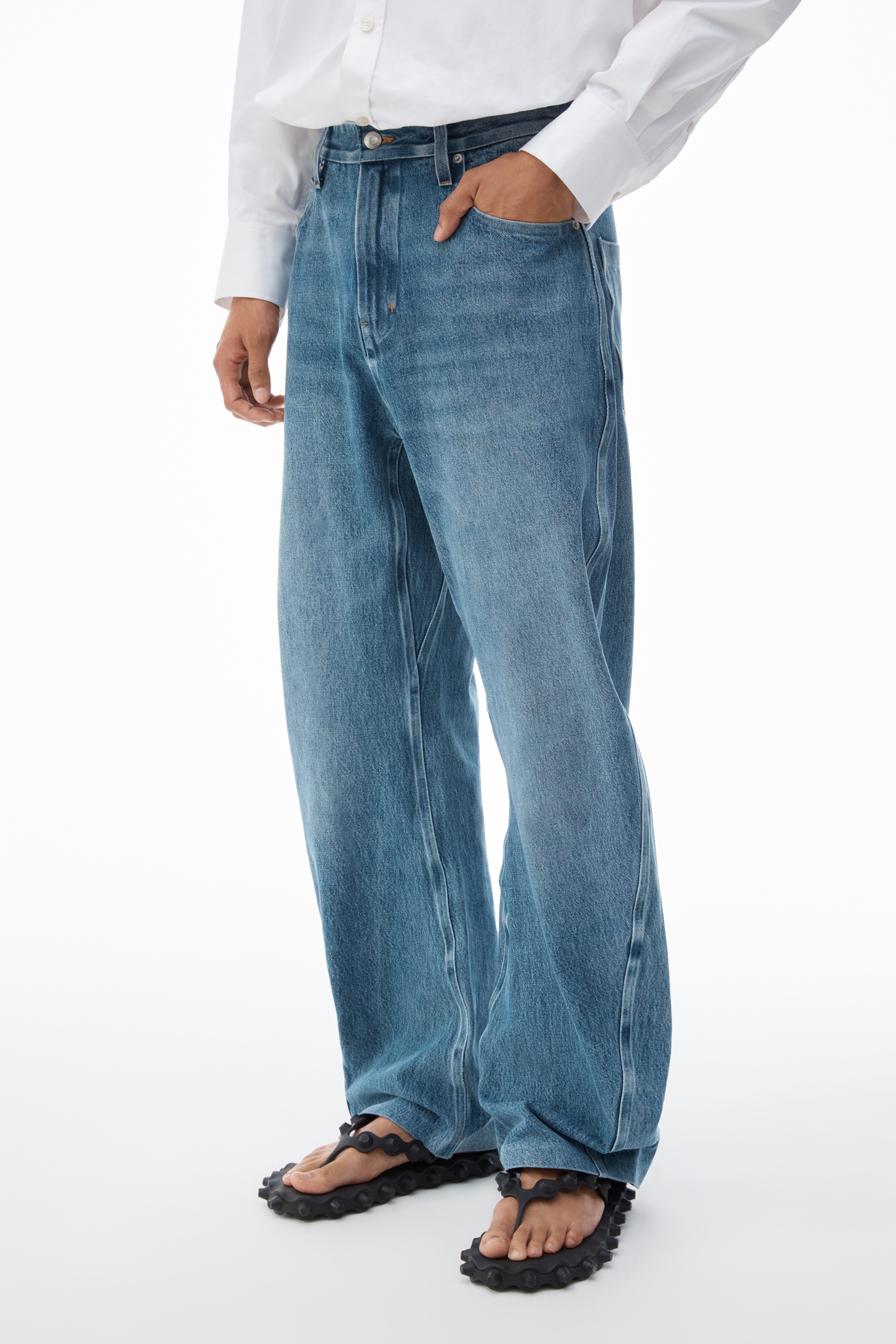 Rounded Denim Jeans with Bonded Seams - 3