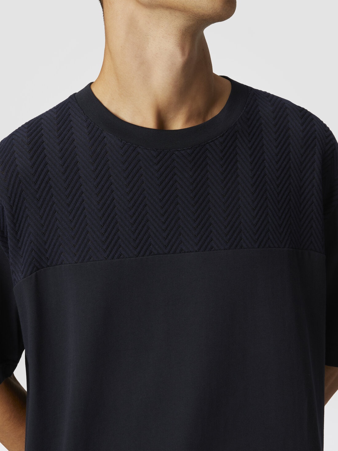 Cotton crewneck T-shirt with tone-on-tone zigzag insert - 5