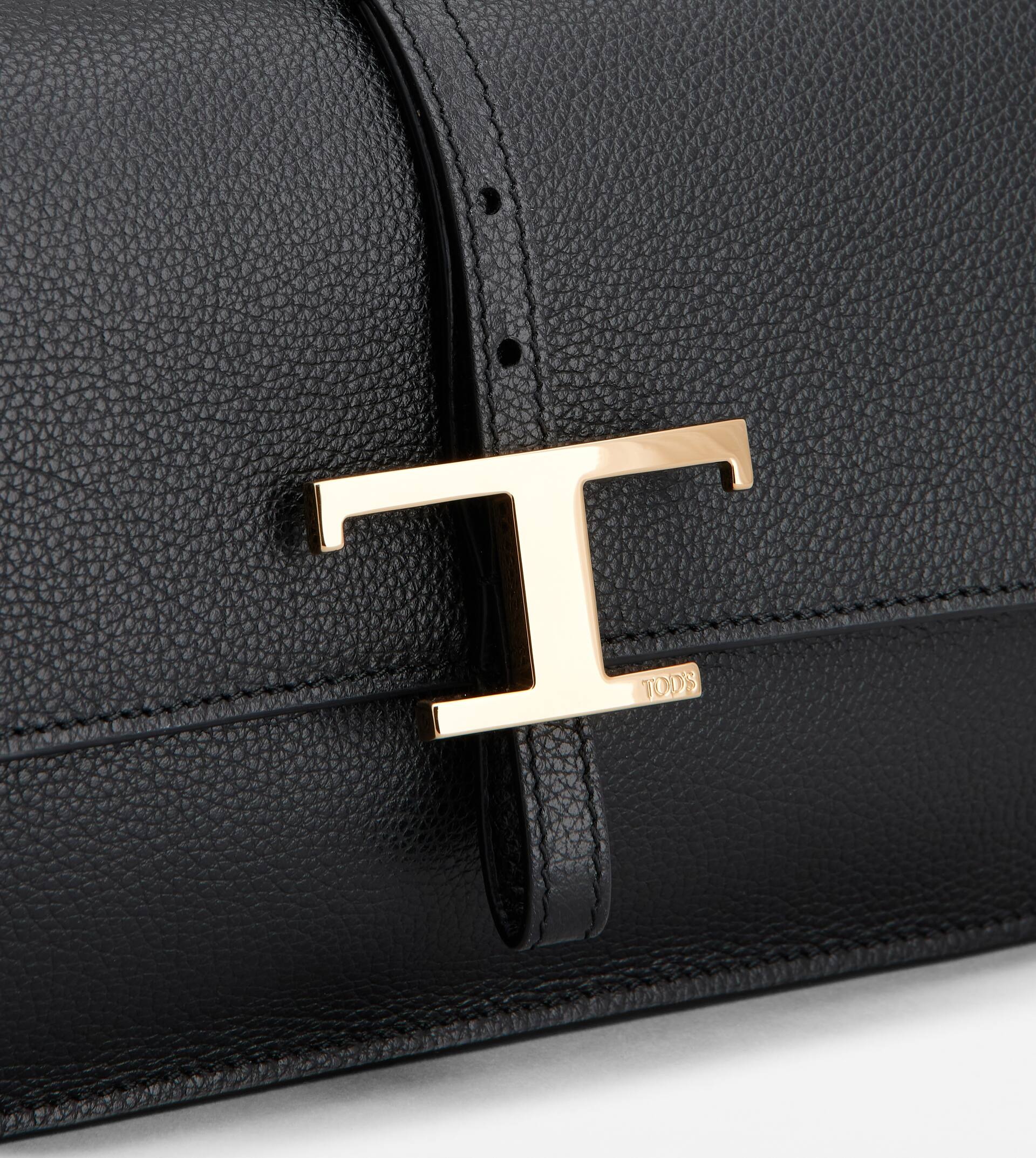 Tod's Mini T Timeless Flap バッグ Woman BLACK T Timeless Flap Bag in Leather Mini