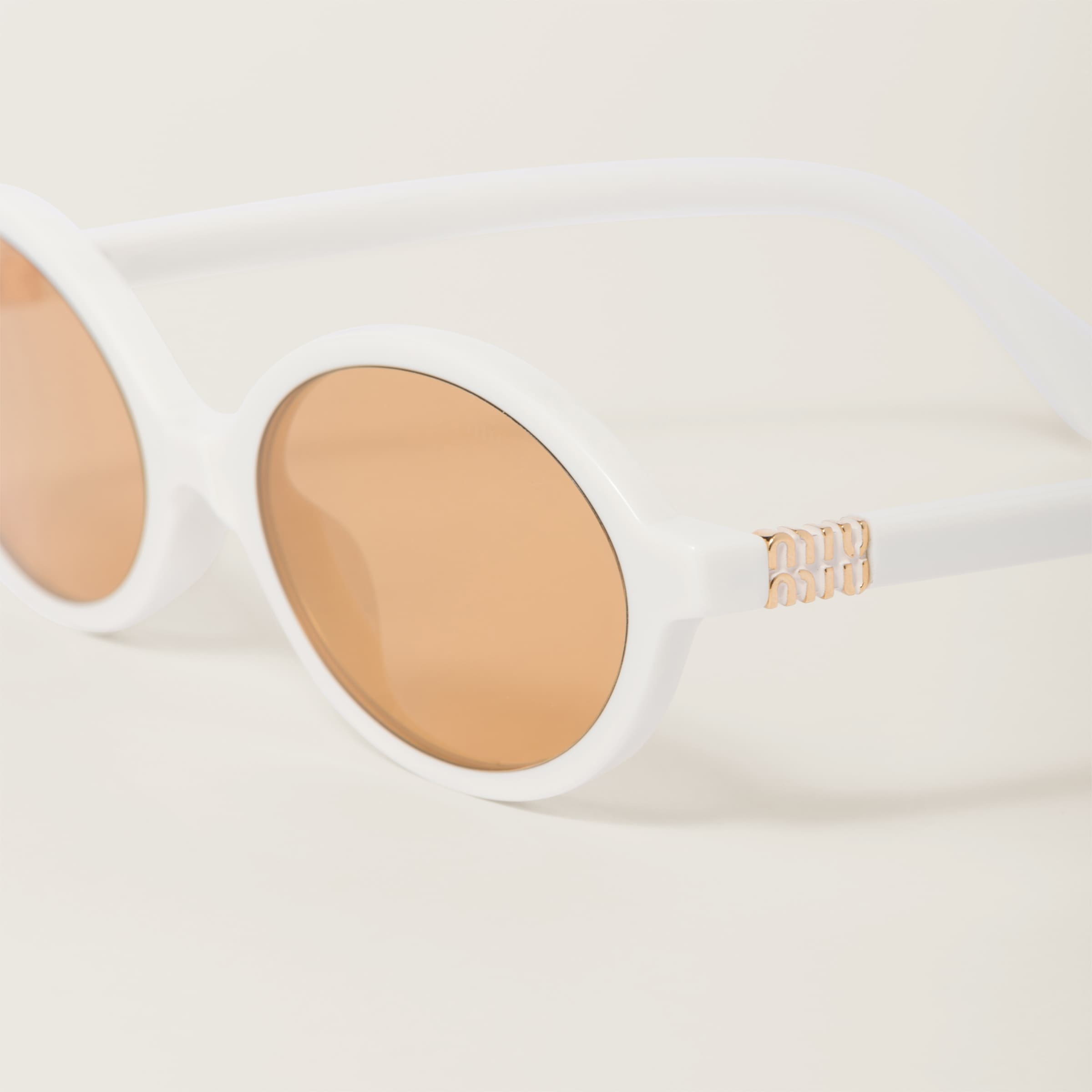 【関税込み】Miu Miu Eyewear ホワイト Miu Regard サングラス Miu Miu - Miu Miu Regard Collection Sunglasses - Oval - Talc