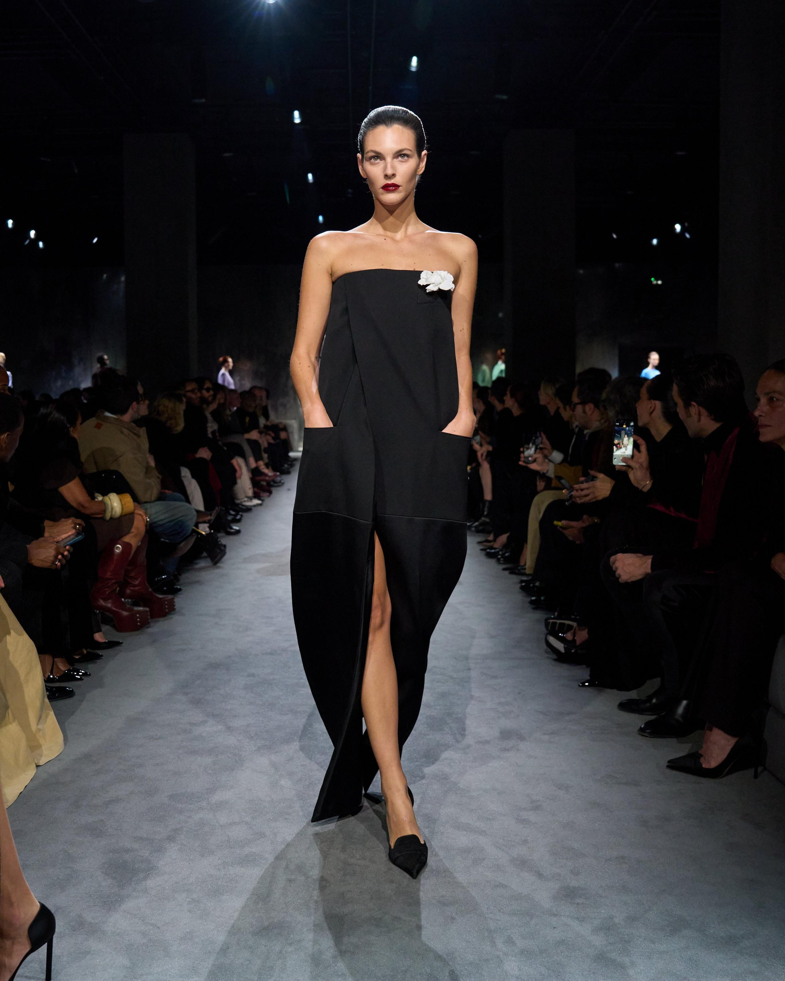 SHARP WOOL STRAPLESS EVENING DRESS - 5