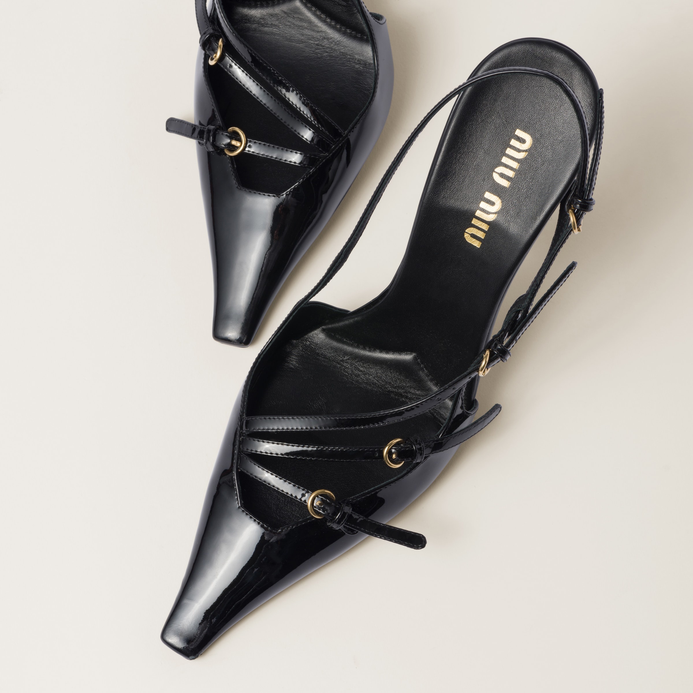 サンダル・ミュール Miu Miu Patent Leather Flat Slingbacks With Buckles Miu Miu Patent leather slingbacks with buckles | REVERSIBLE