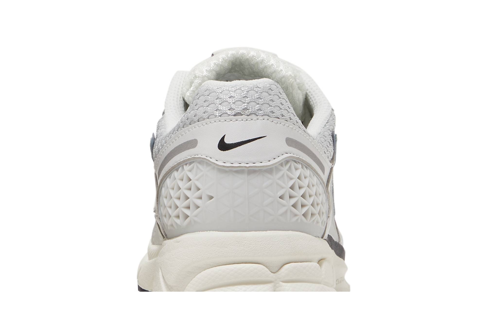Wmns Air Zoom Vomero 5 'Photon Dust Metallic Silver' - 7