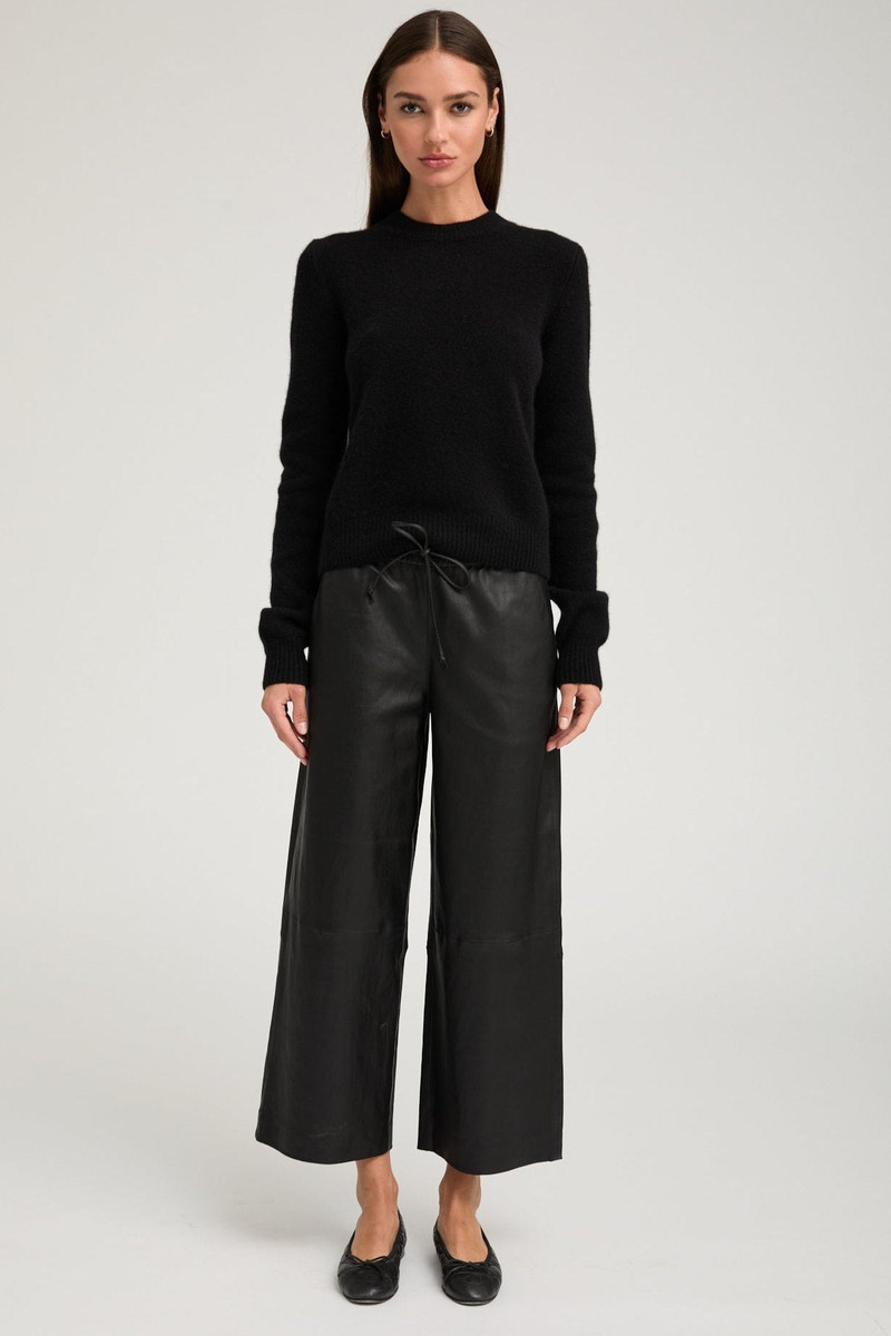 SPRWMN BLACK LEATHER CROPPED BAGGY PANTS outlook