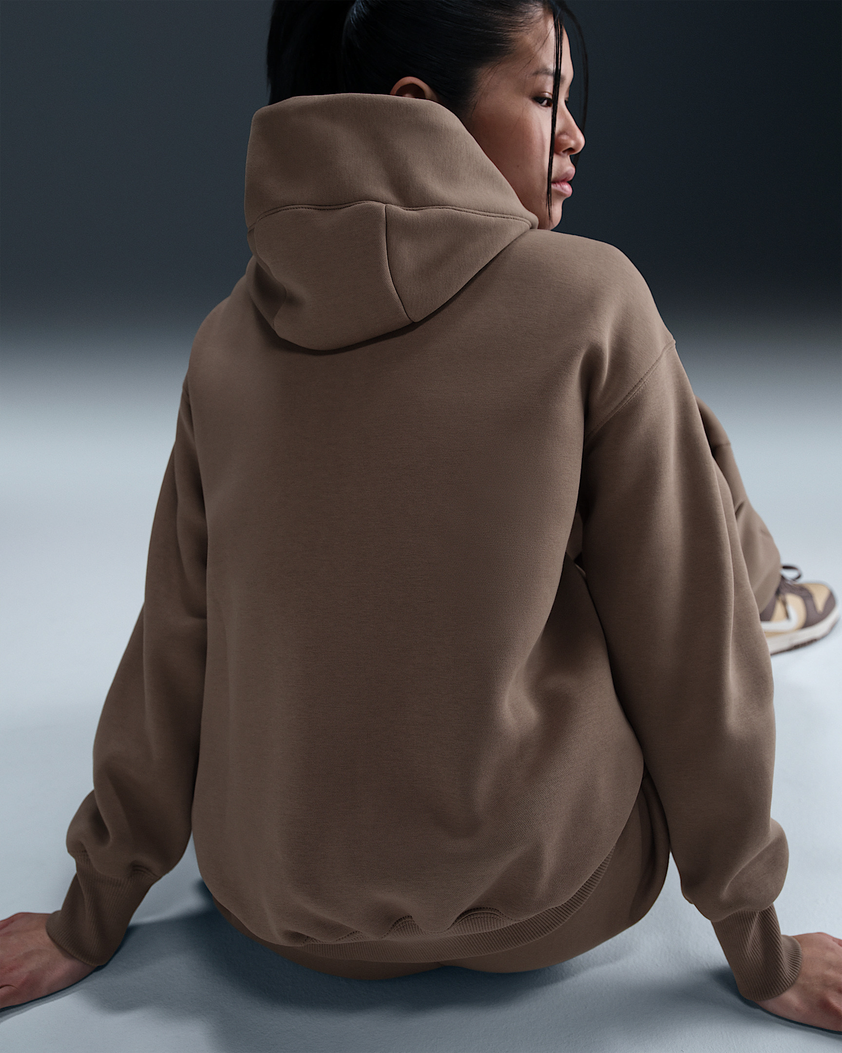 Nike Sportswear Phoenix Fleece Women's Oversized Pullover Hoodie - 2